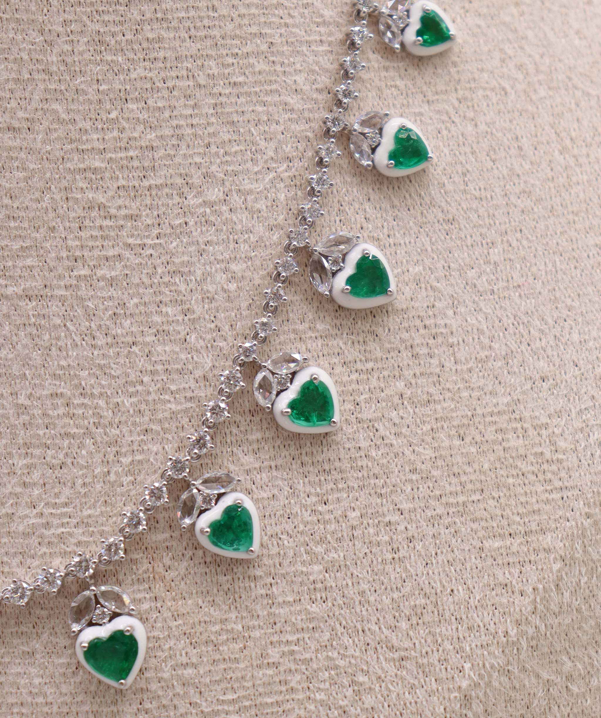 PENDENT GOLD WT 16.97 DIA WT 4.23 GEM WT 5.14