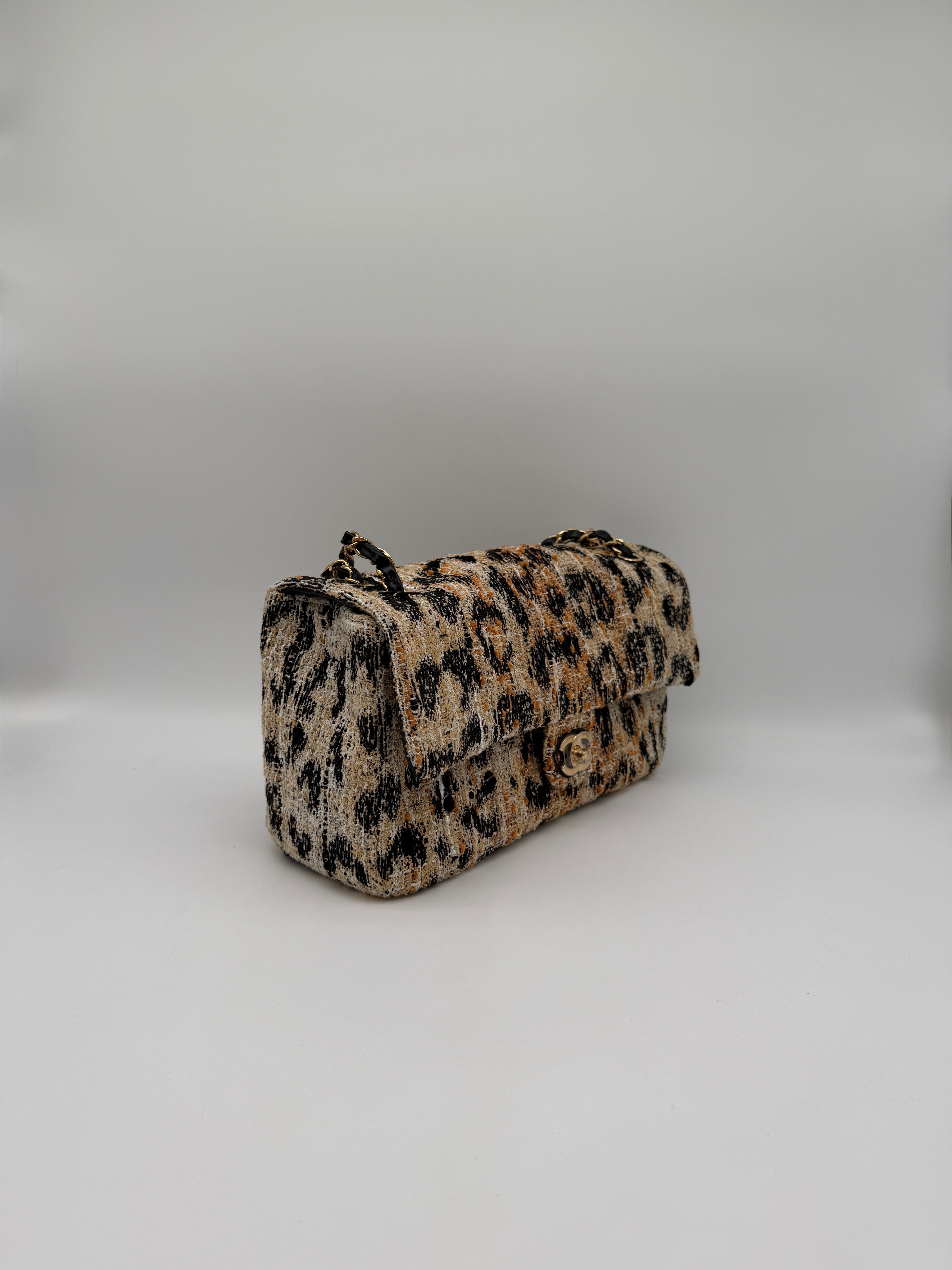 Chanel Maxi 32 Leopard Gold-Tone Metal