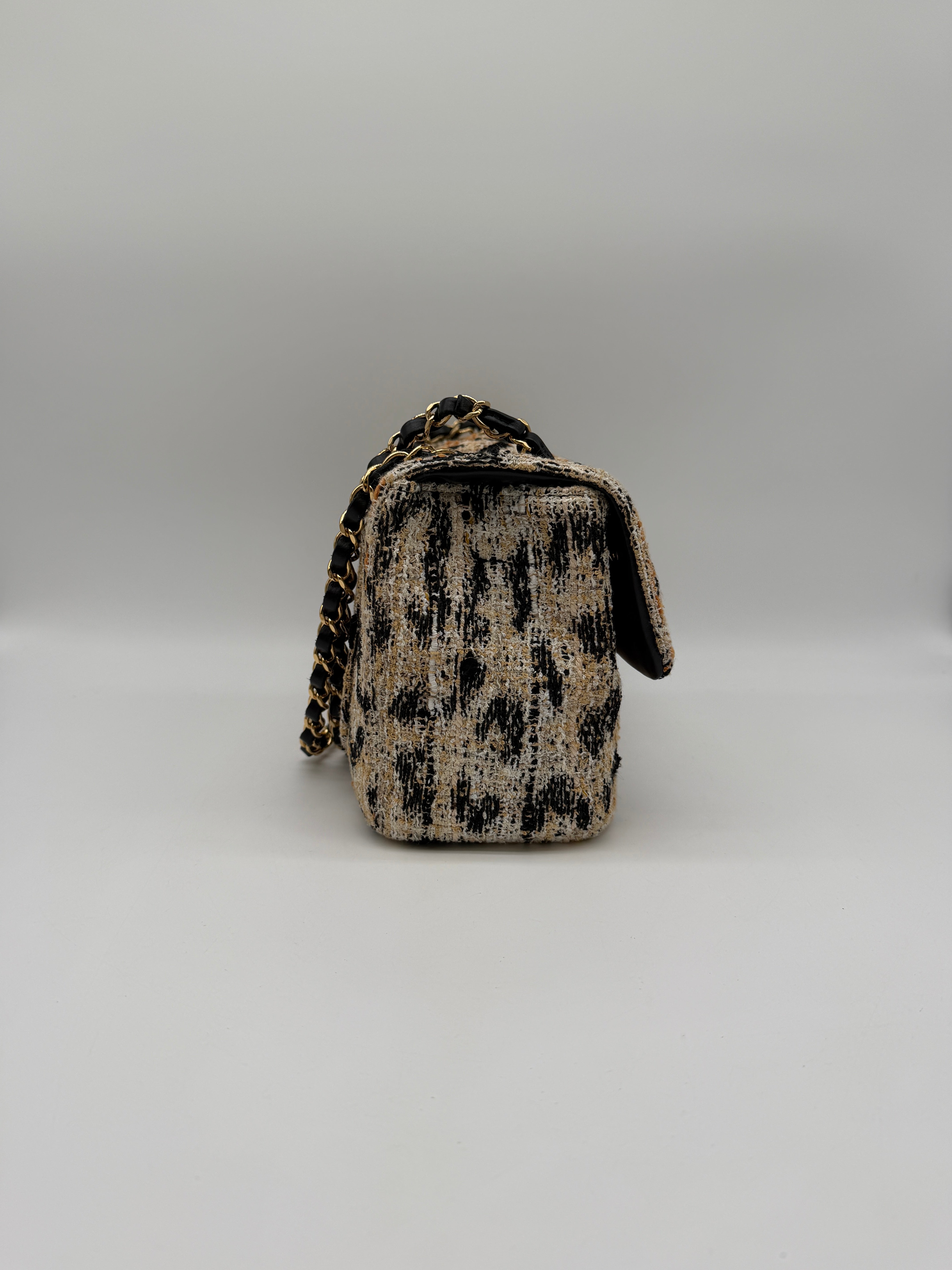 Chanel Maxi 32 Leopard Gold-Tone Metal