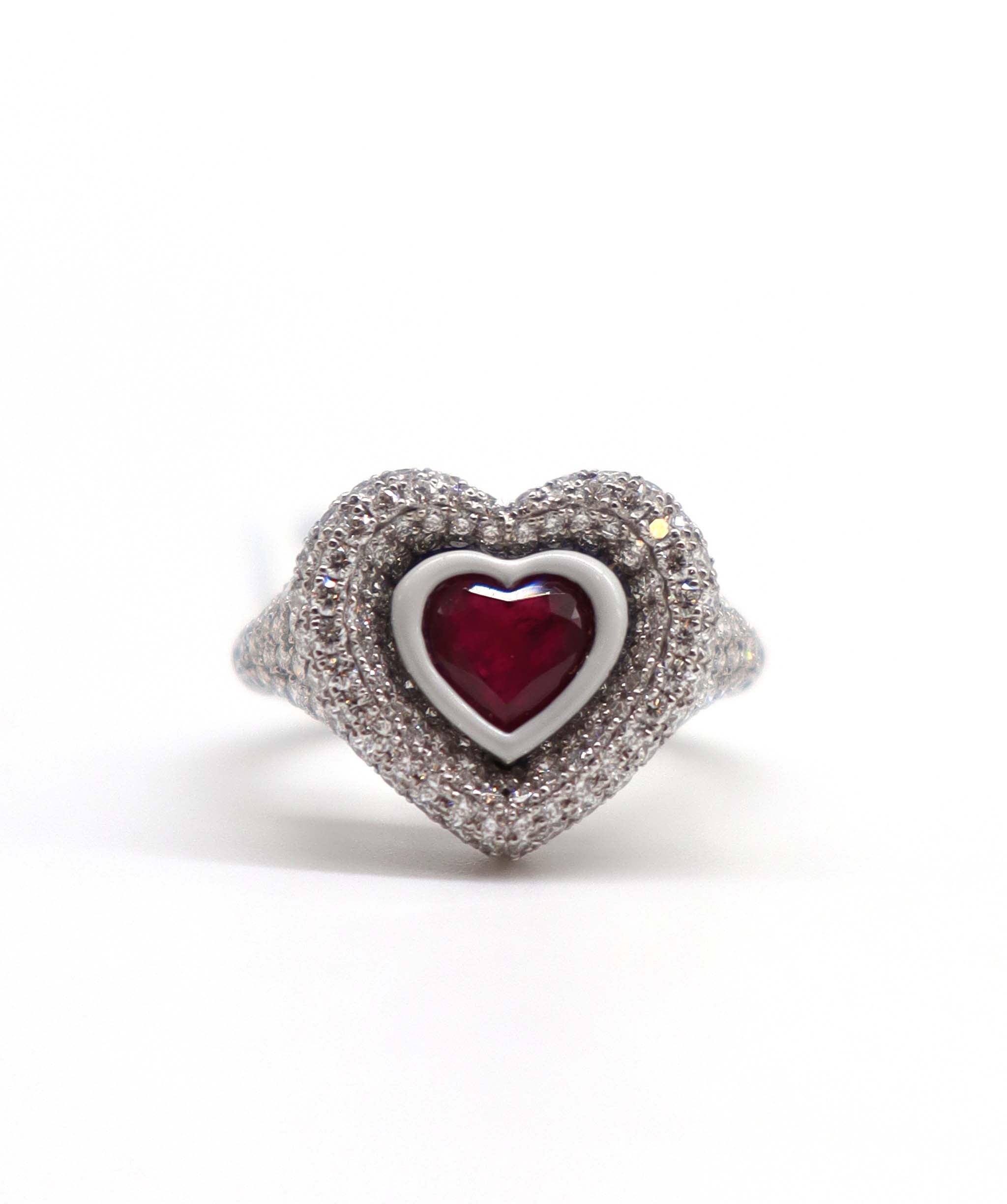 "RING  GOLD WT 3.978 DIA WT  1.570 CS WT  0.990    GEM WT 4.490 SIZE EU-47 R-Y53K