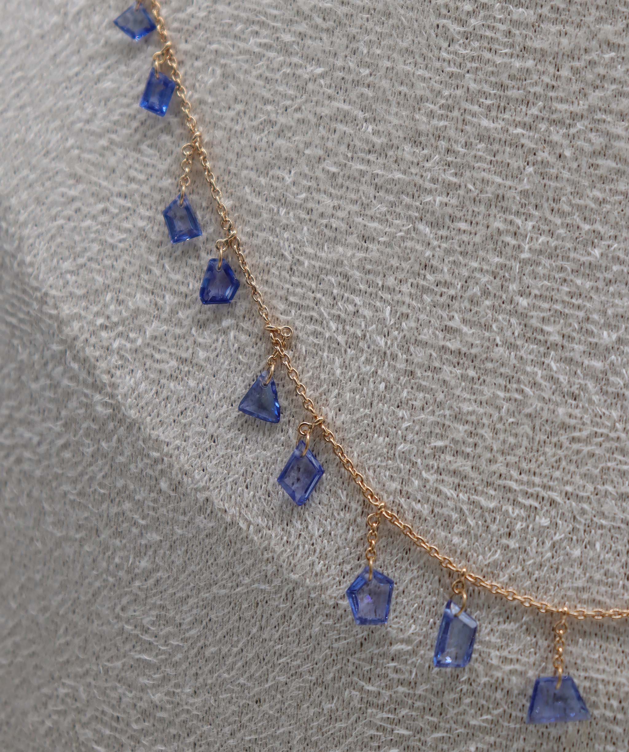 By Sabrina the superhero necklace  TW-4.66ct Gold-2.90g 18" Blue sapphire C12974