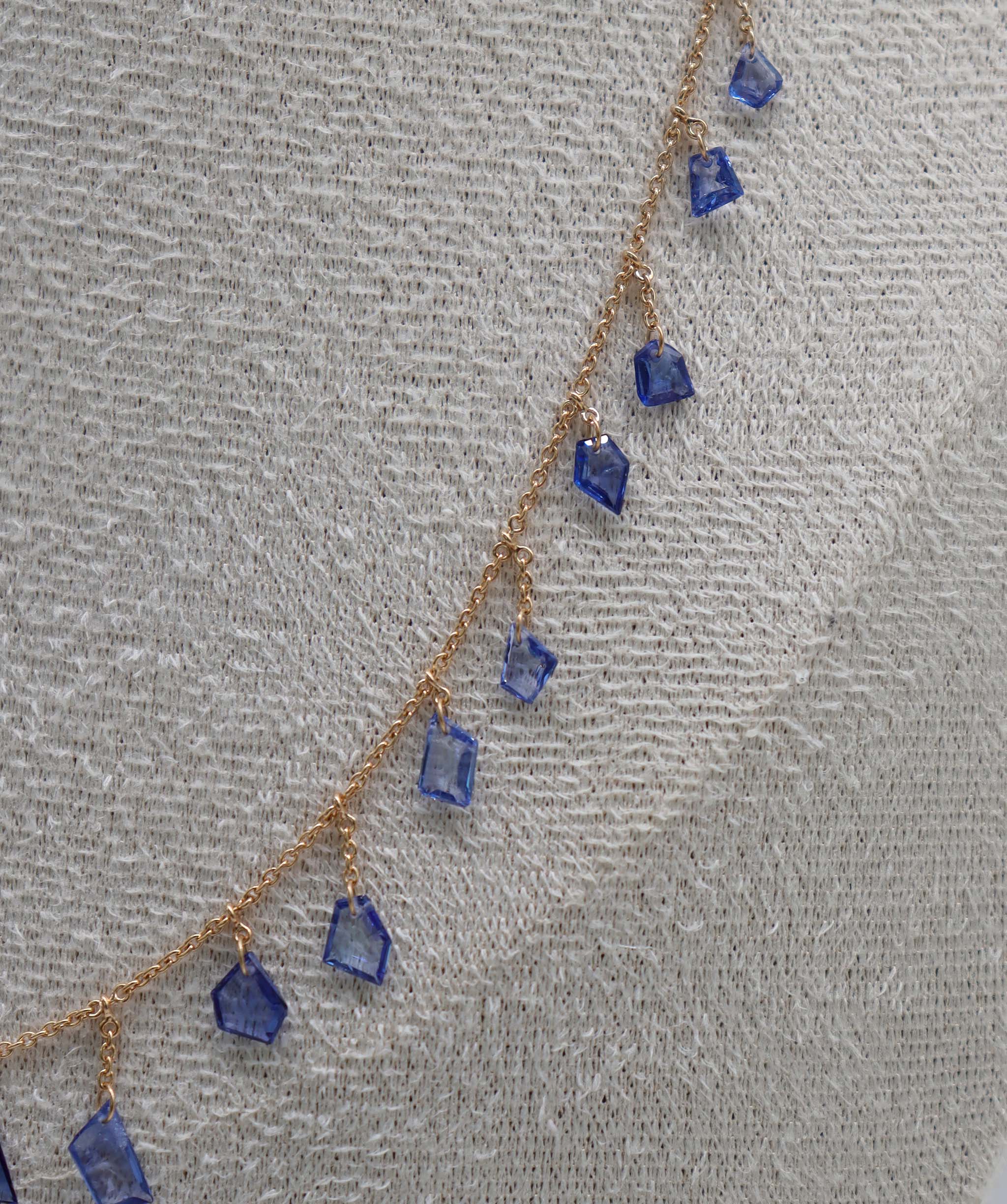 By Sabrina the superhero necklace  TW-4.66ct Gold-2.90g 18" Blue sapphire C12974