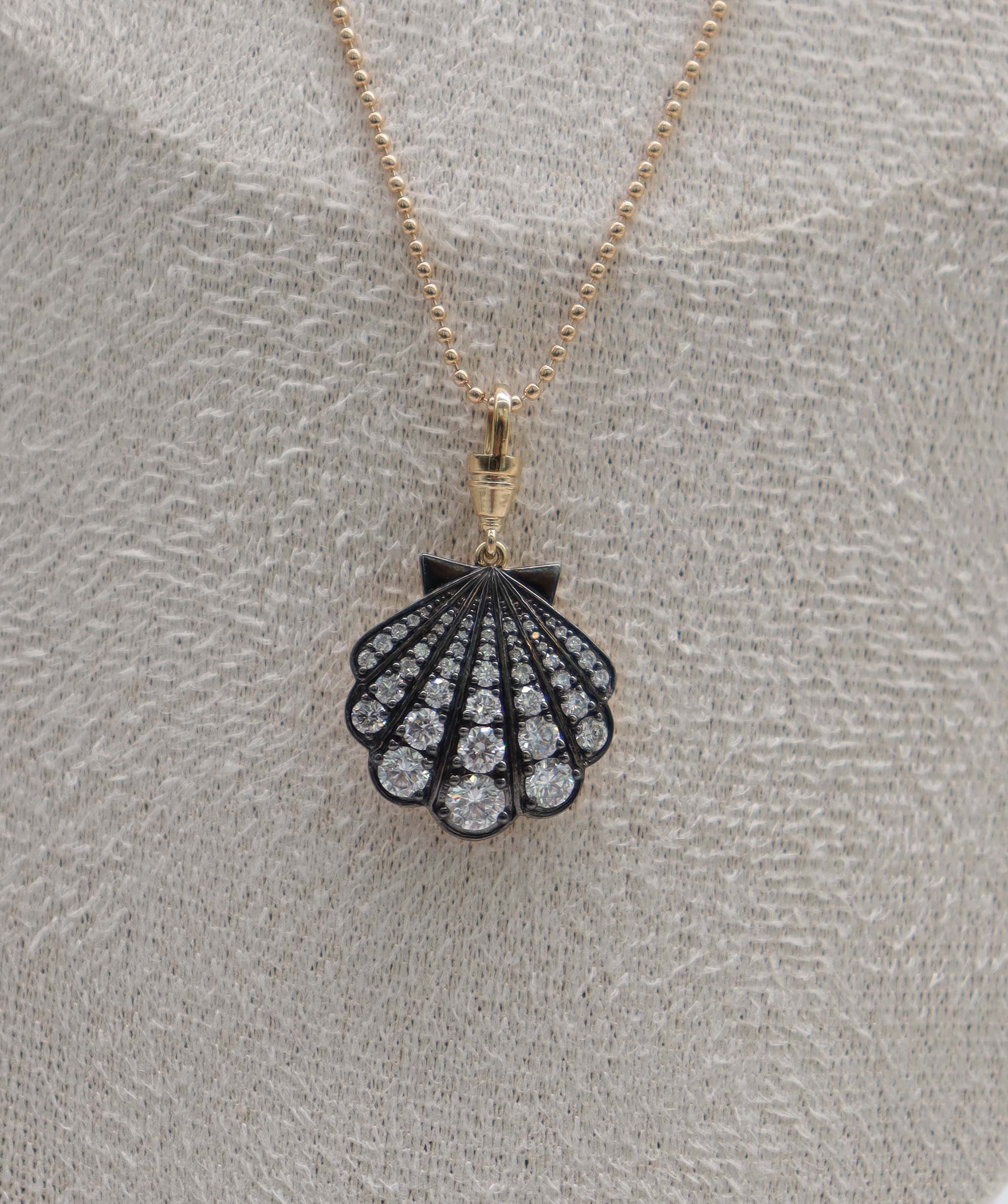 By Sabrina Hilary’s mermaid shell necklace 1.01CT Gold-7.62g 18" C12950