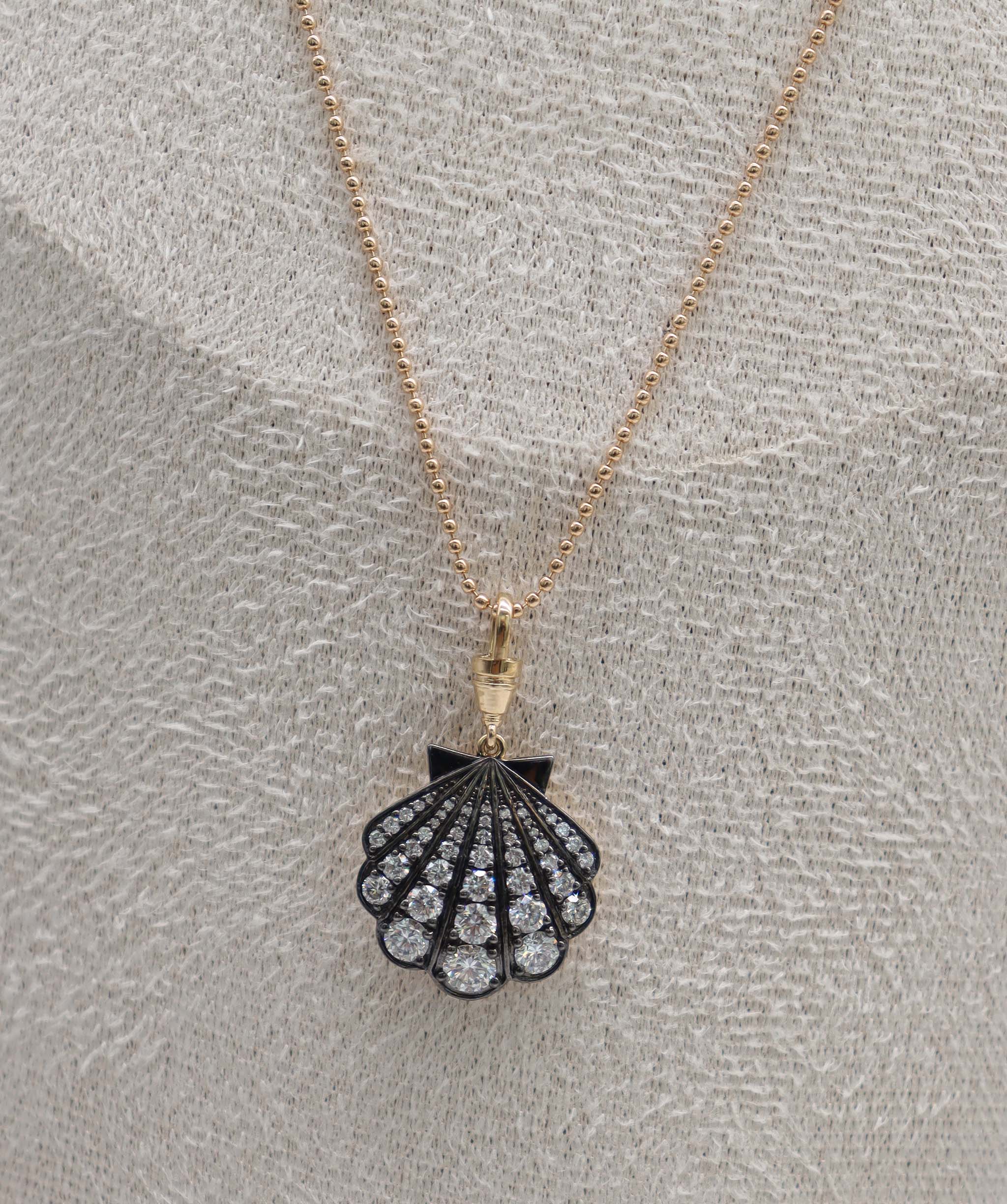 By Sabrina Hilary’s mermaid shell necklace 1.01CT Gold-7.62g 18" C12950