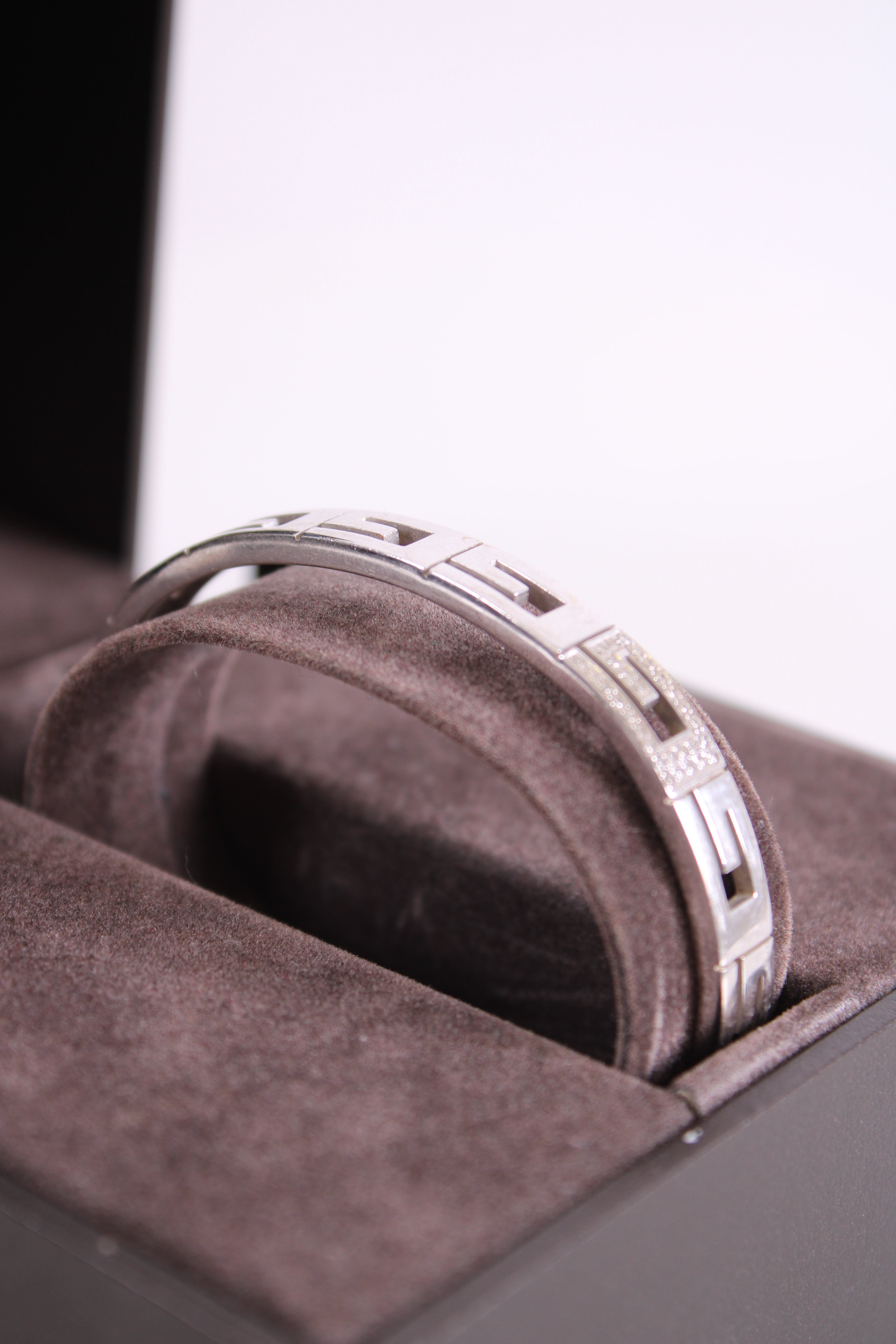 Gucci Bangle 18K White Gold 18