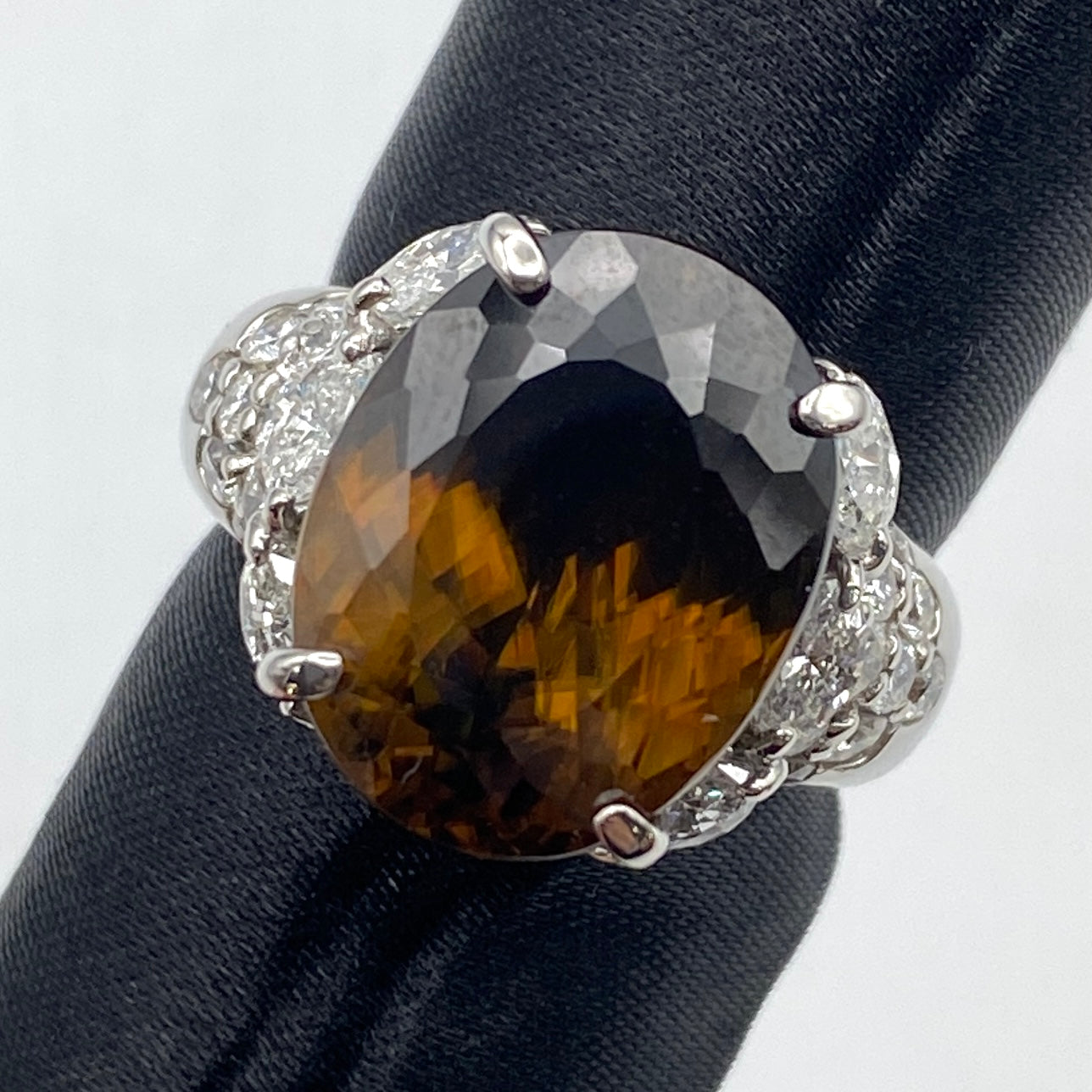 50586 Pt900 sphene ring SF10.414 D1.45 11.5g GRJ US6