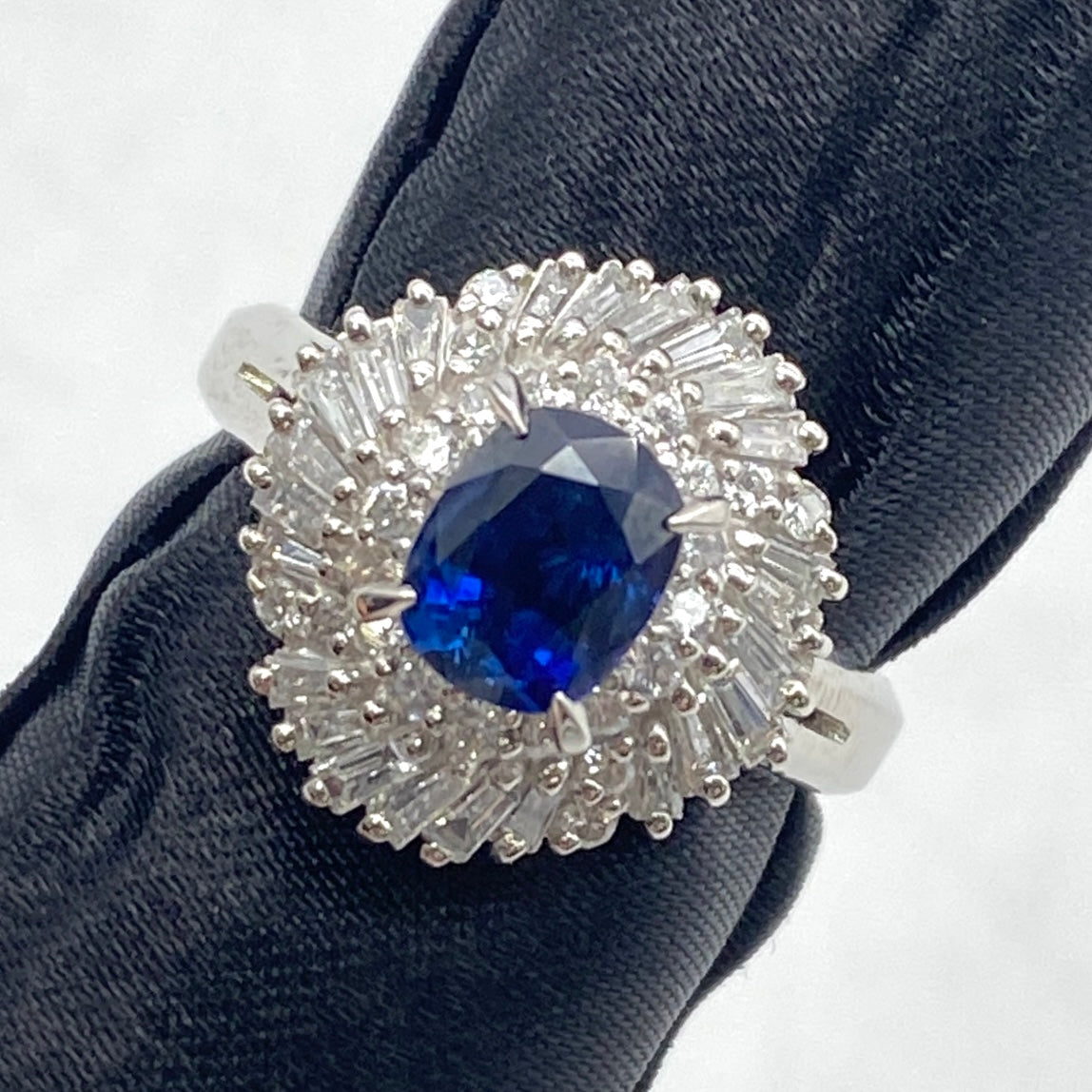 25-2283-0 PT900 Sapphire Ring SA 1.25 DA 0.72 7.5g
