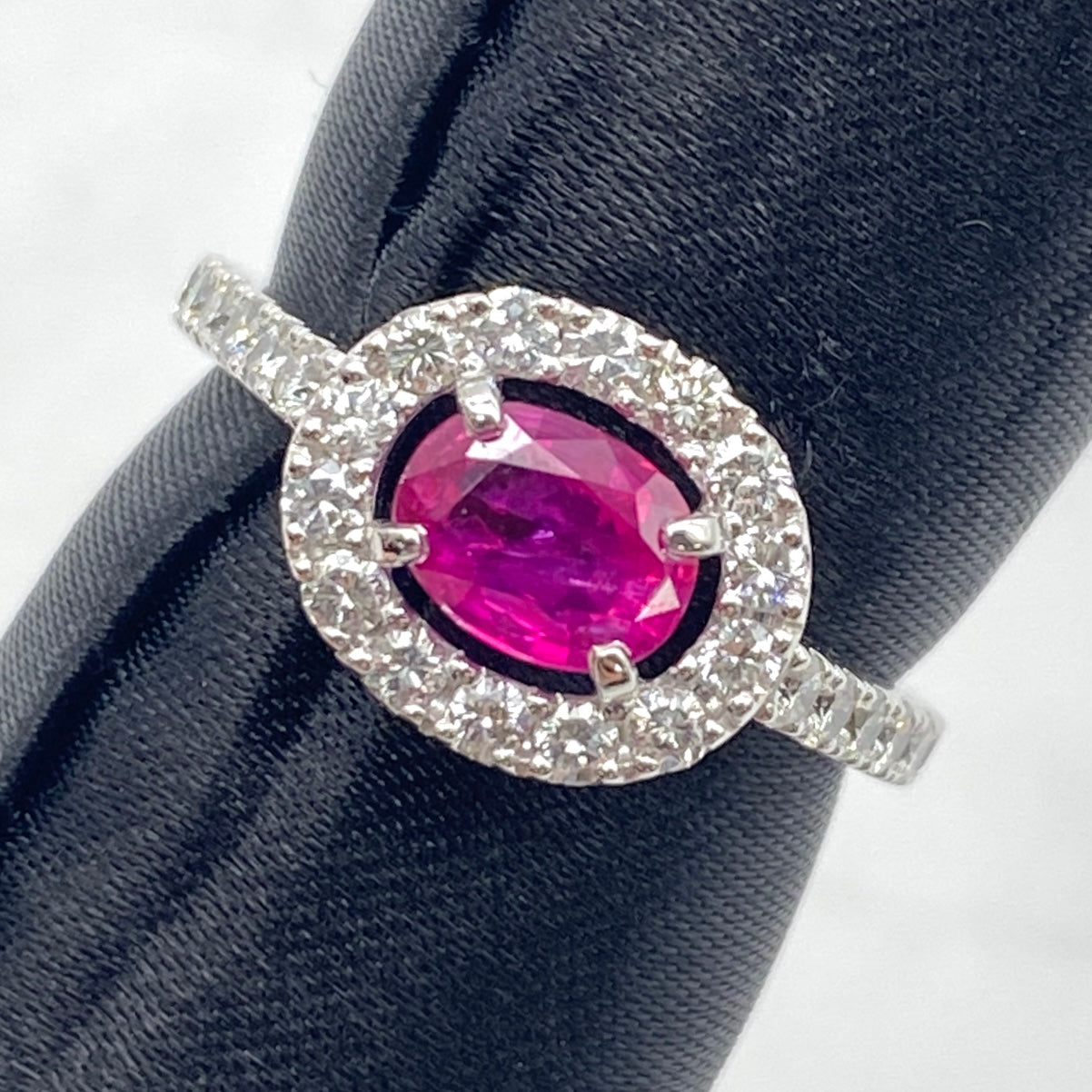 25-50969-0 K18WG Ruby Ring RU 0.90 DA 0.58 3.5g