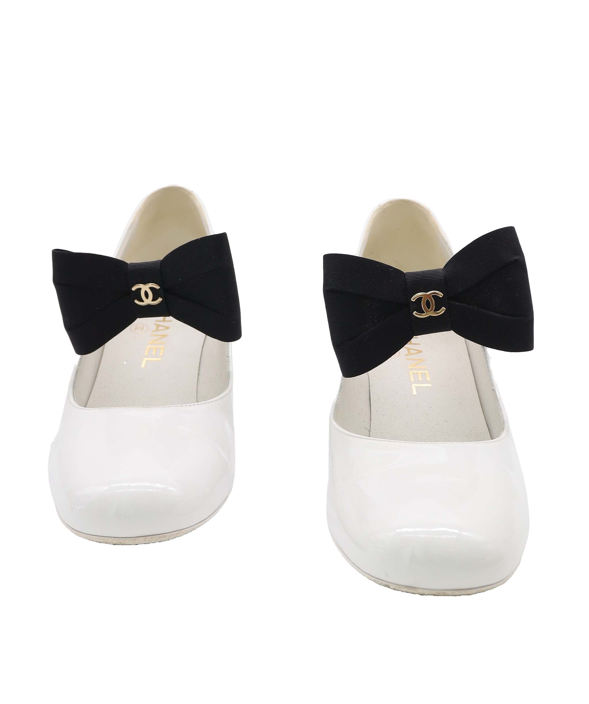 CHANEL MARY JANE PUMPS WHITE WITH BLACK BOW SIZE 38 1/2 ASC7302