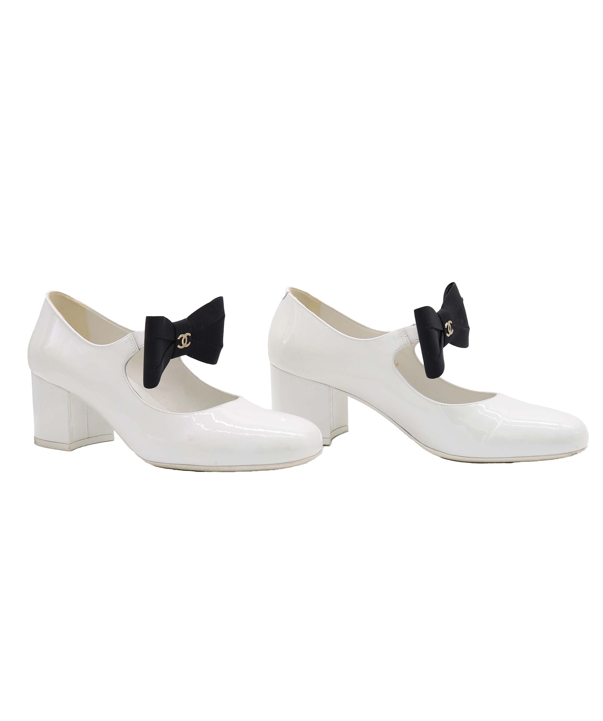 CHANEL MARY JANE PUMPS WHITE WITH BLACK BOW SIZE 38 1/2 ASC7302