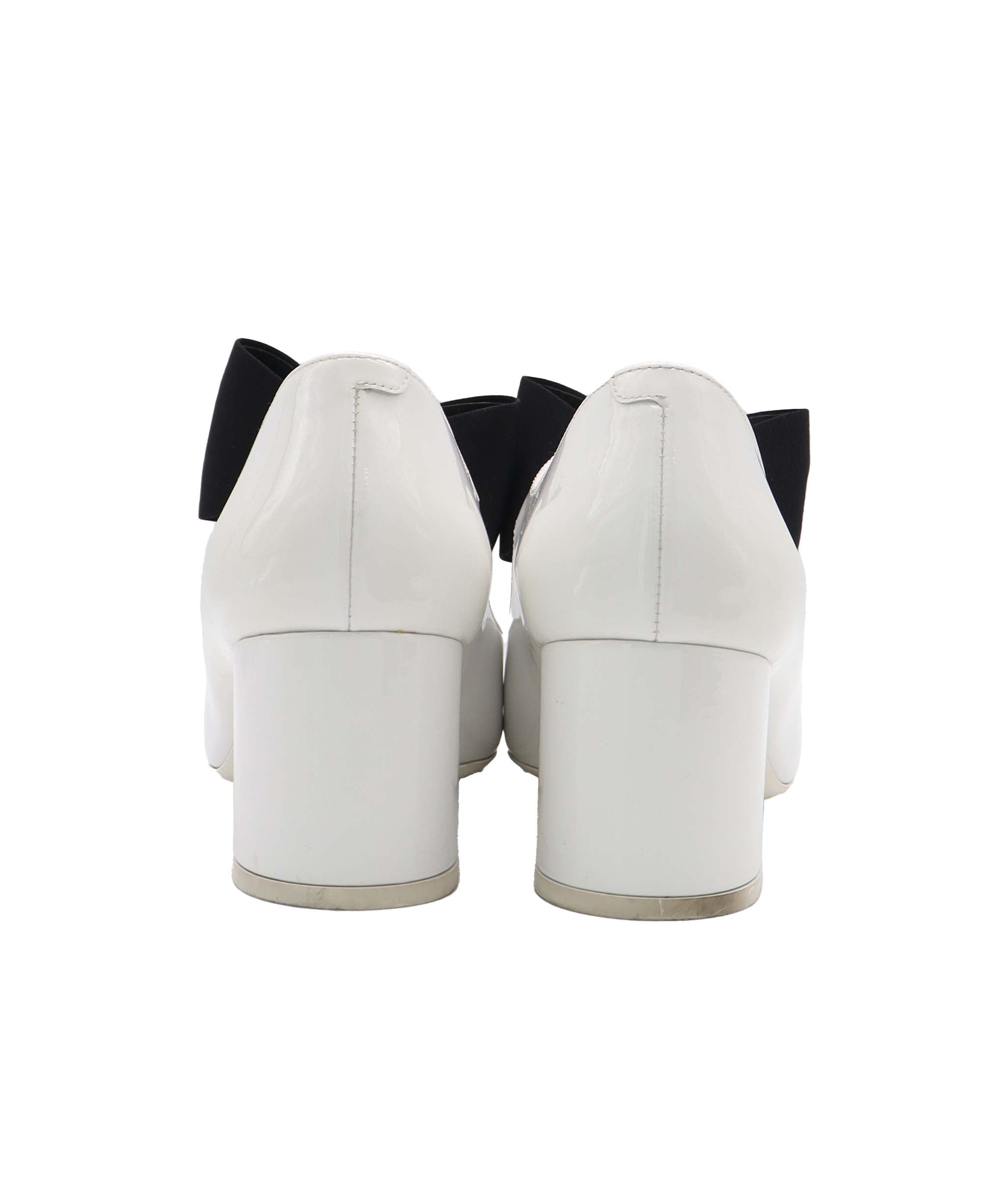 CHANEL MARY JANE PUMPS WHITE WITH BLACK BOW SIZE 38 1/2 ASC7302