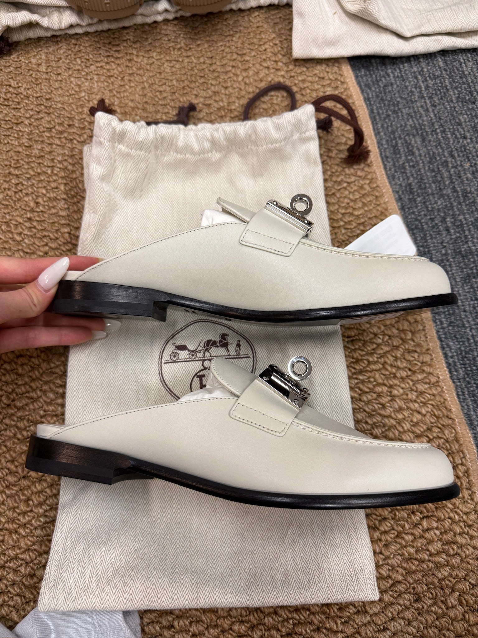 EU37 - Hermès White Leather Mules – NEW
