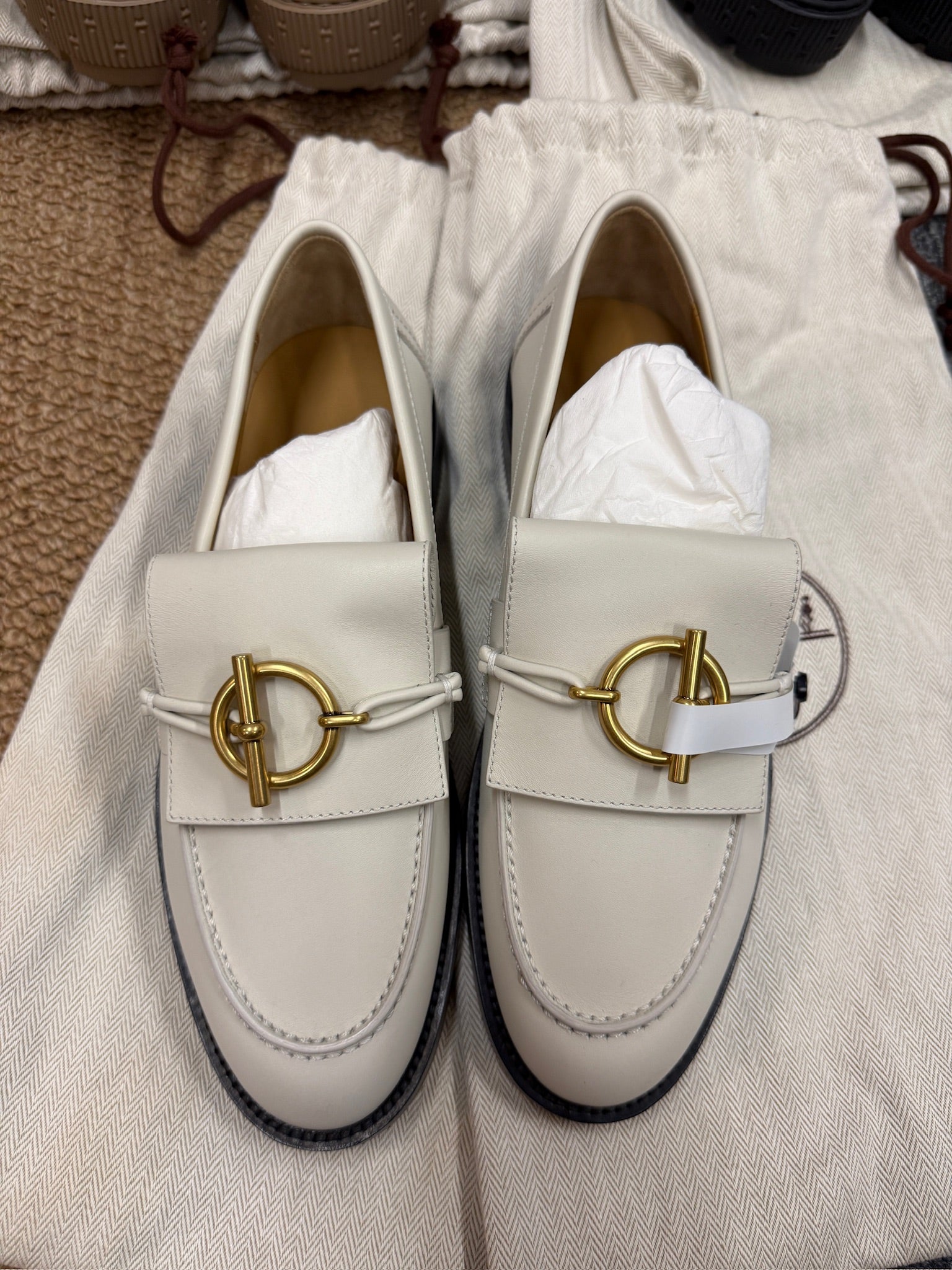 EU36.5 - Hermès White Leather Loafers – NEW