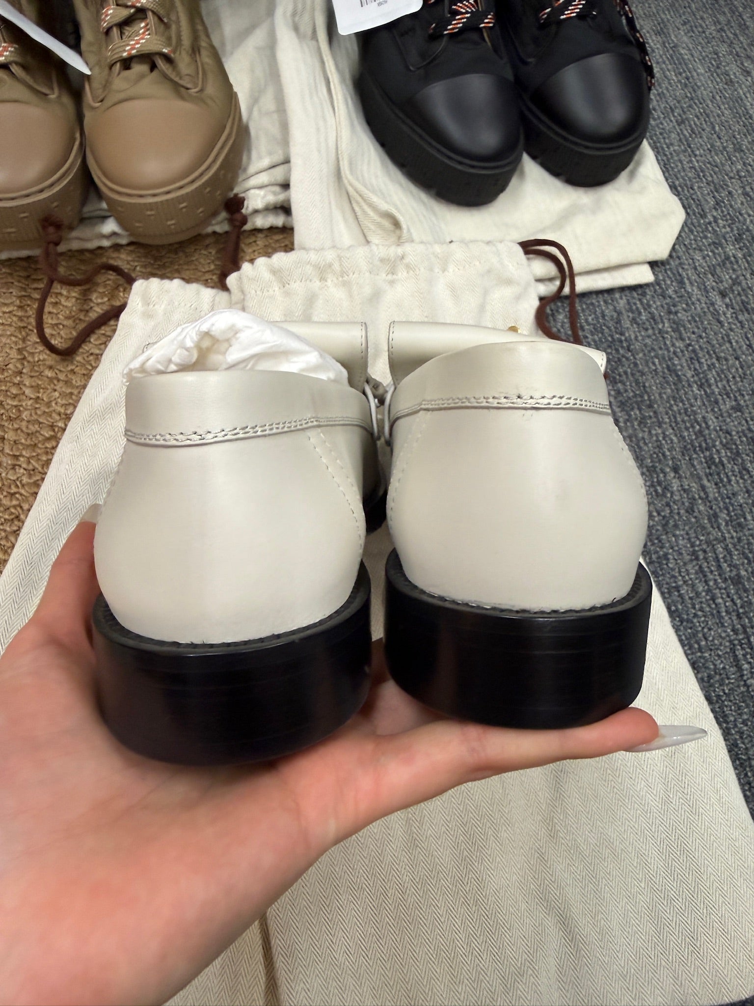 EU36.5 - Hermès White Leather Loafers – NEW