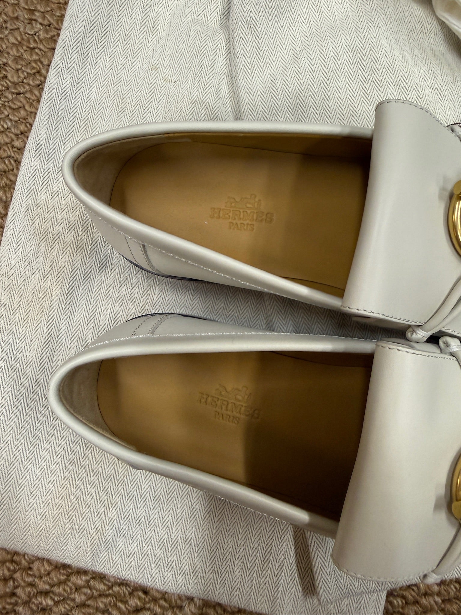 EU36.5 - Hermès White Leather Loafers – NEW