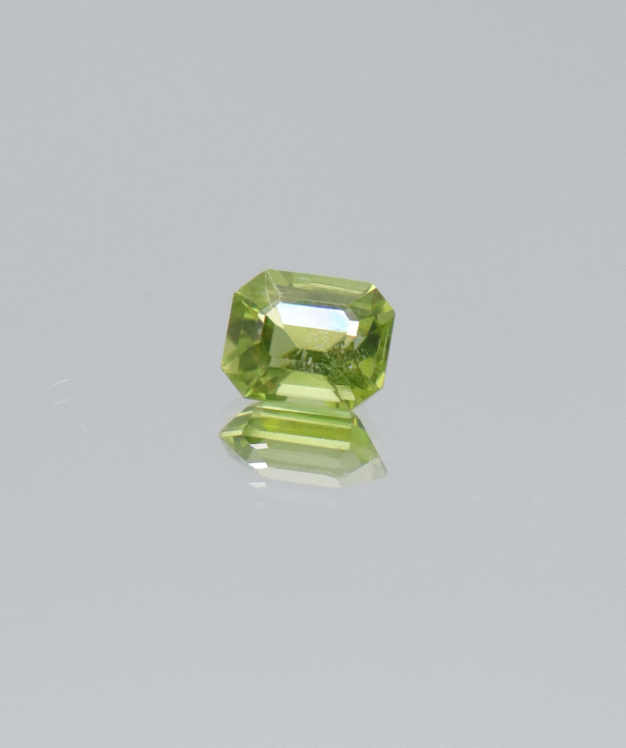 1.52ct Peridot Asscher cut DXBCD2109