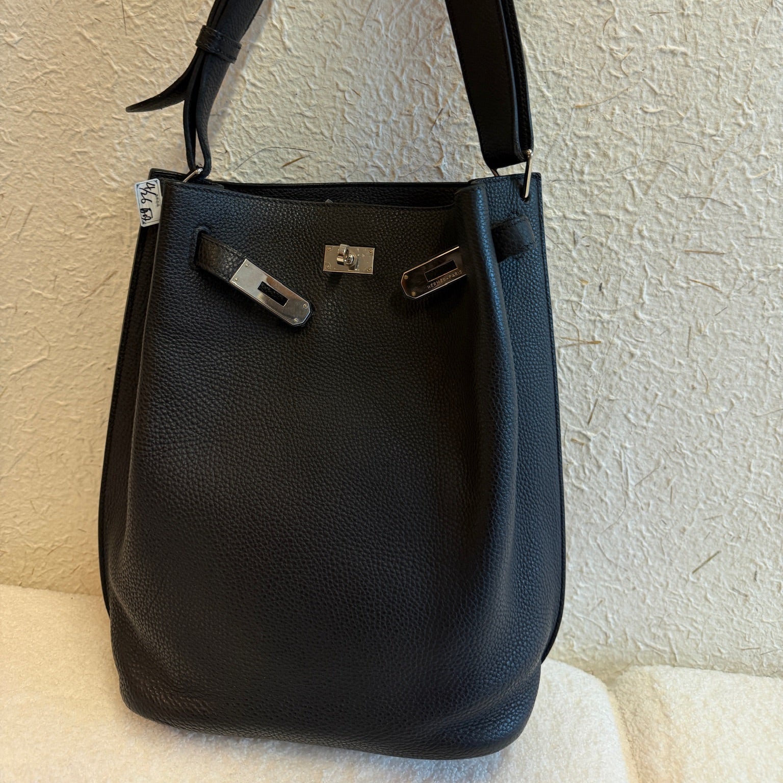 Hermès So Kelly 22 Noir PHW Togo Leather - Square O Stamp