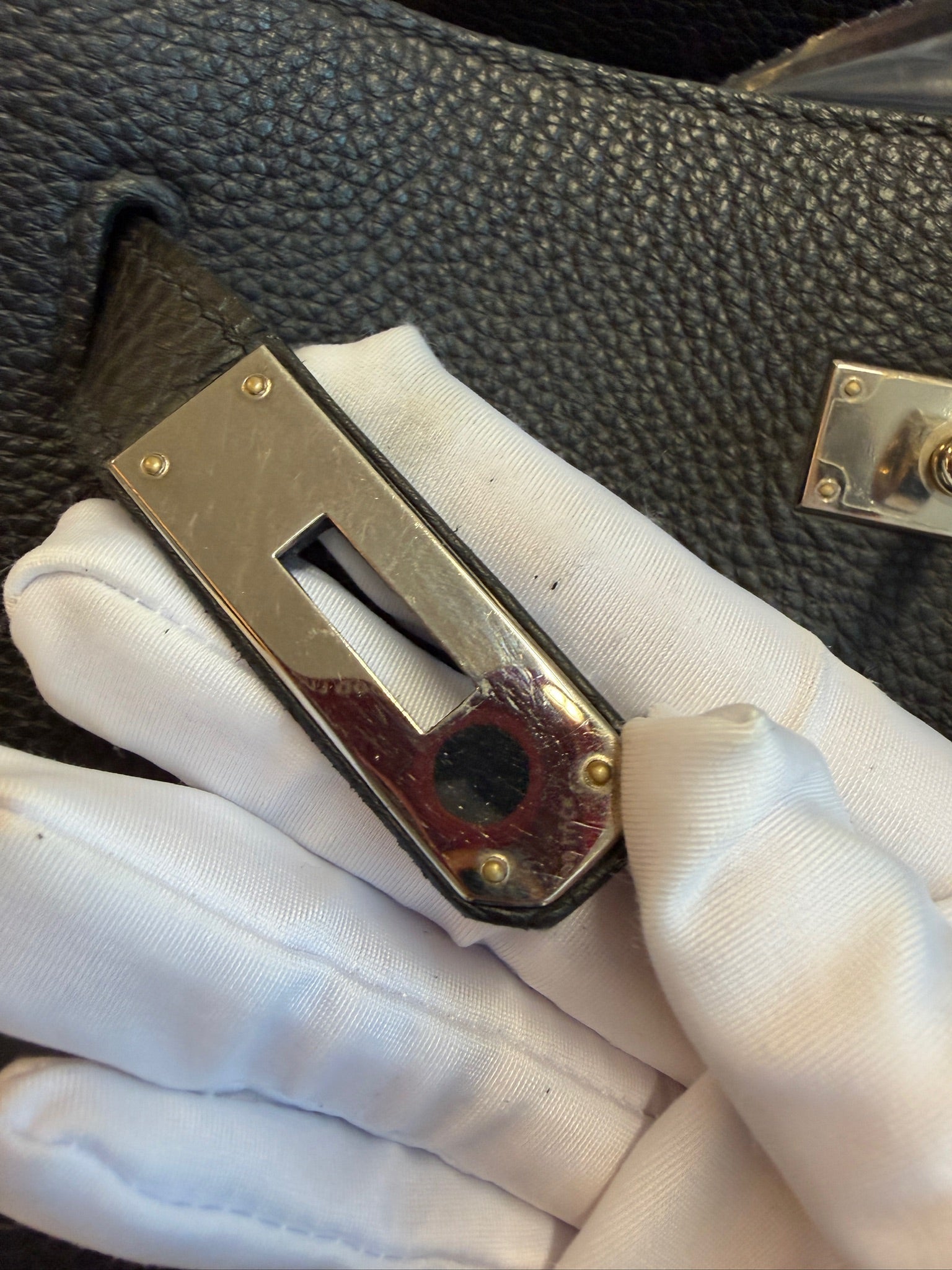 Hermès So Kelly 22 Noir PHW Togo Leather - Square O Stamp