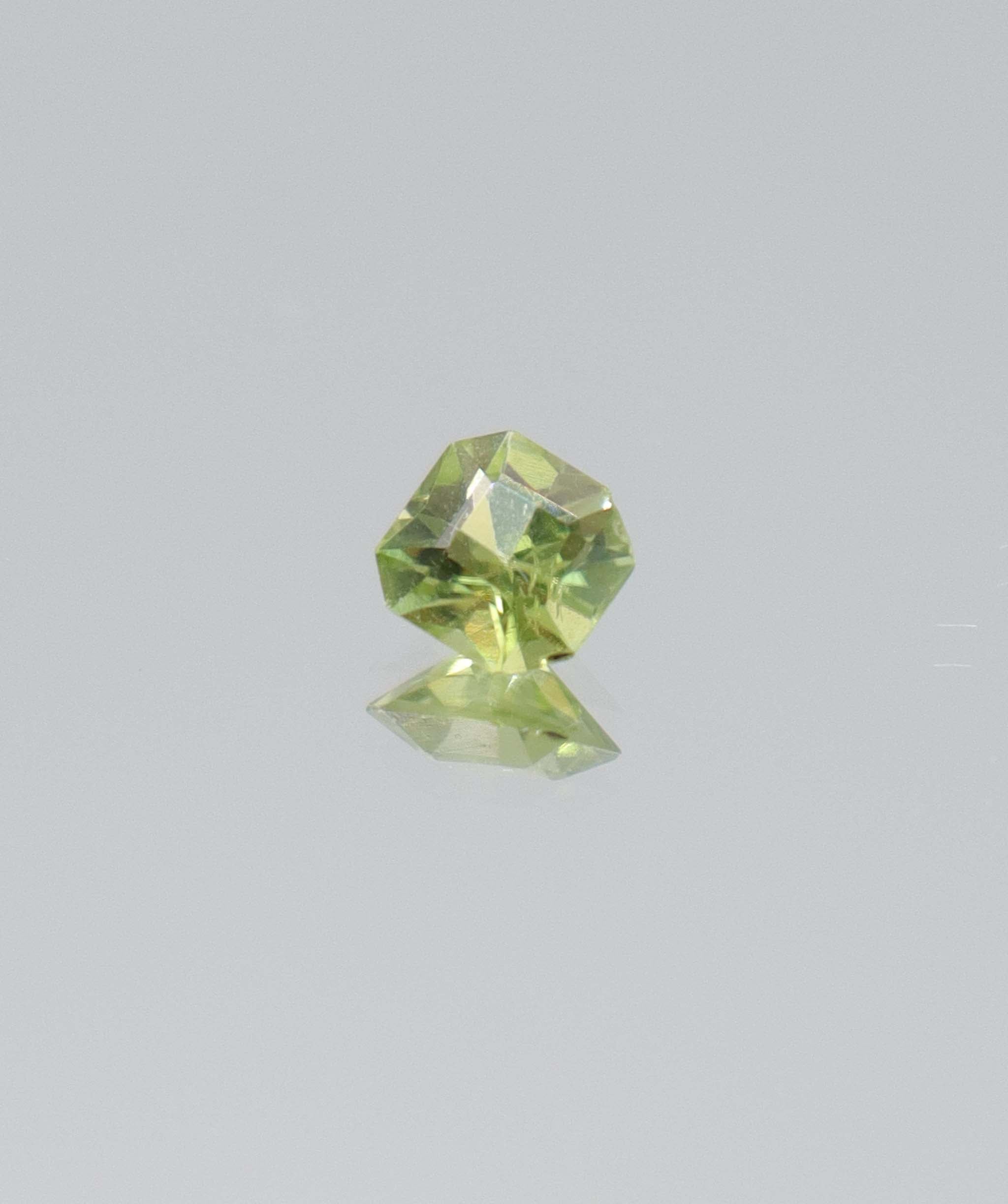 0.60ct Peridot Asscher cut DXBCD2110