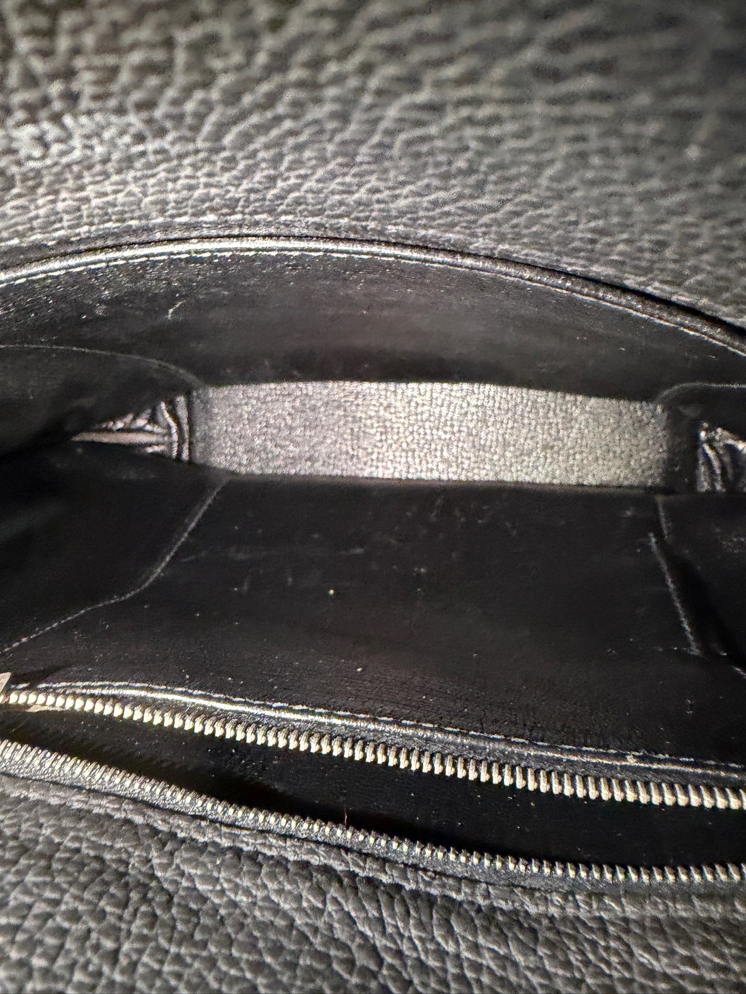 Hermès So Kelly 22 Noir PHW Togo Leather - Square O Stamp