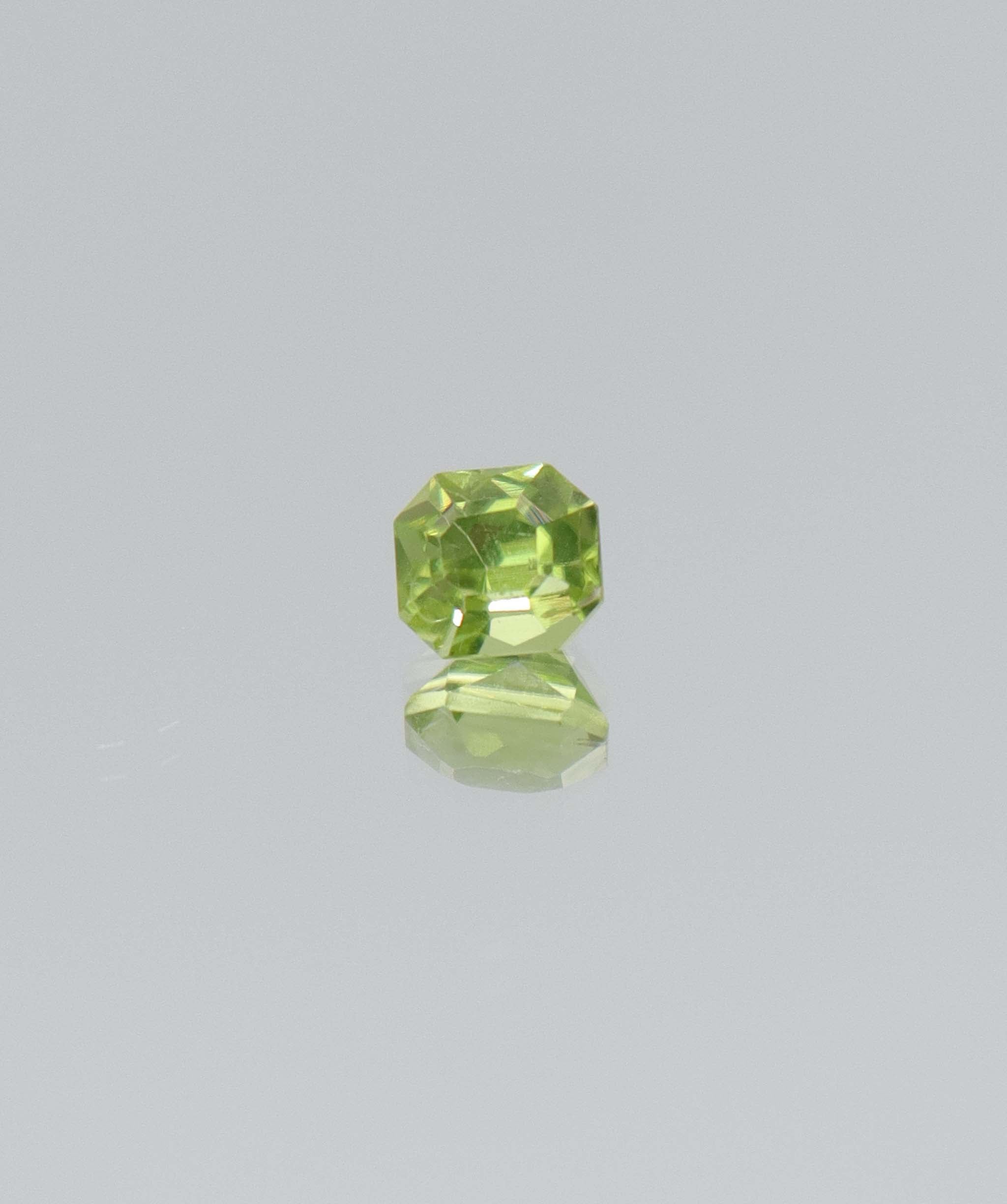 1.15ct Peridot Asscher cut DXBCD2105