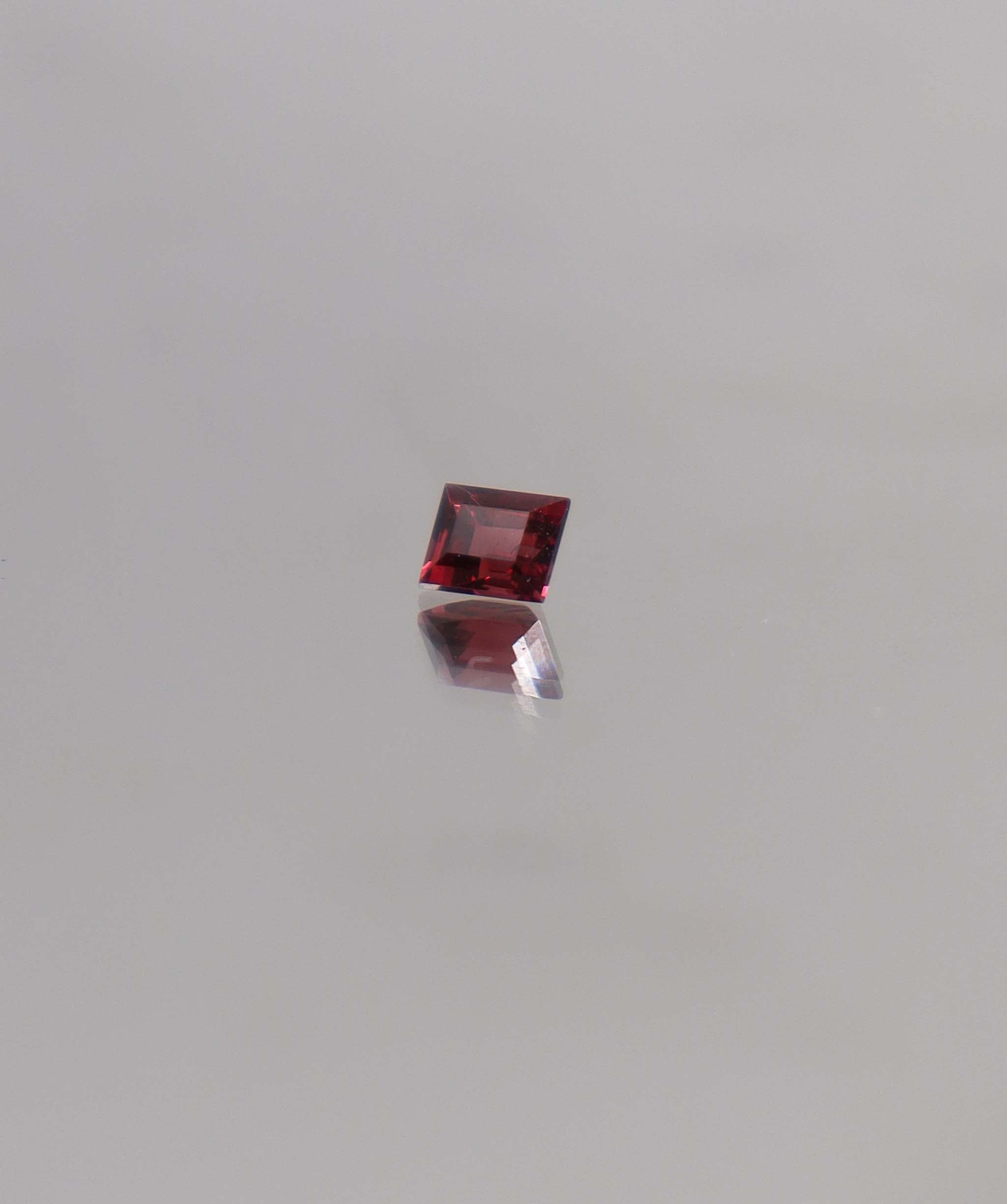 0.4ct  Burmese red spinel  princess cut DXBCS0968