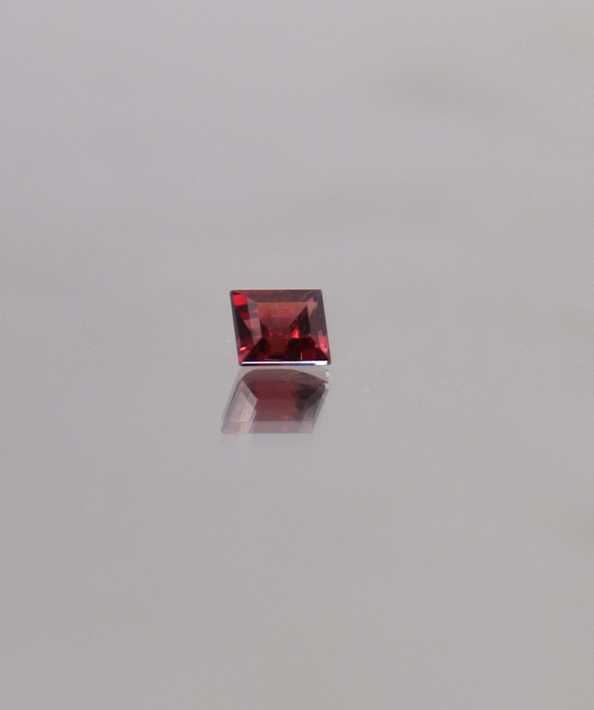 0.4ct  Burmese red spinel  princess cut DXBCS0968