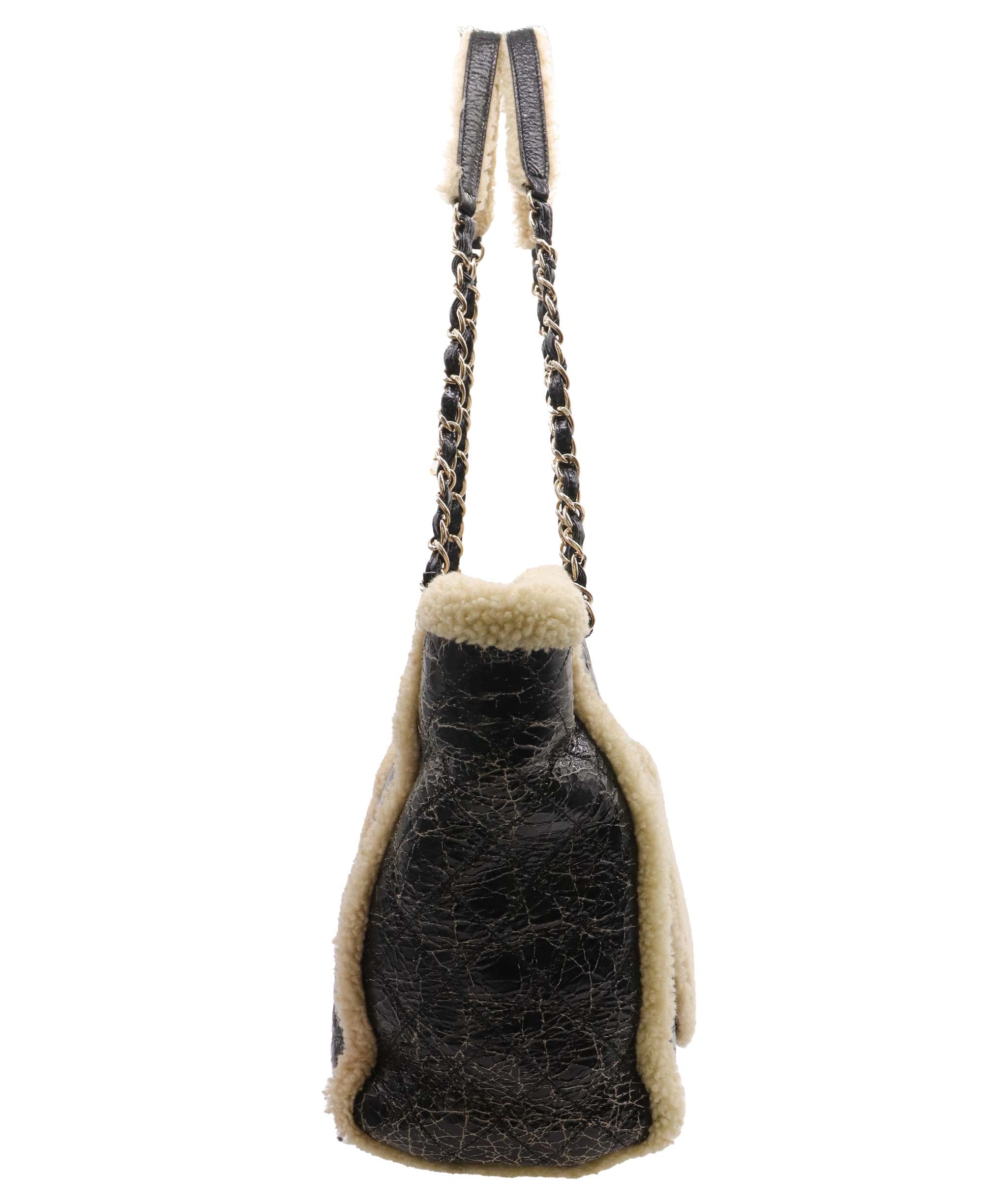 Chanel Shearling CC Mania Tote DXBK0469