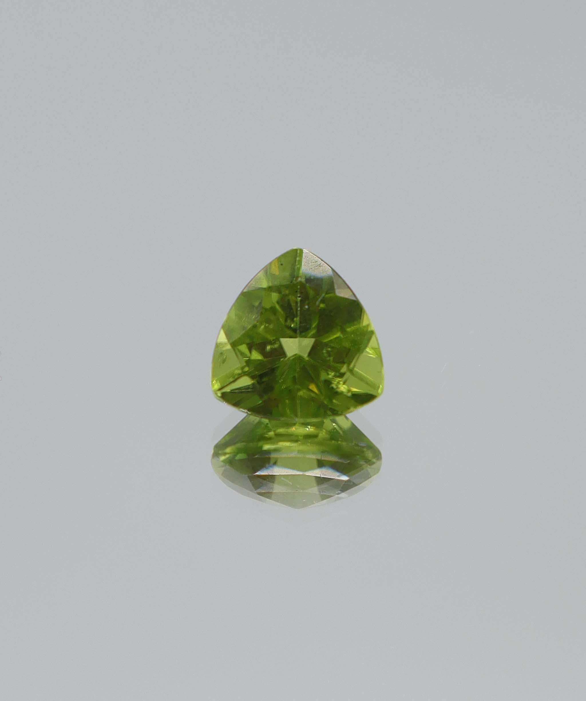2.60ct Peridot Trillion DXBCS4010