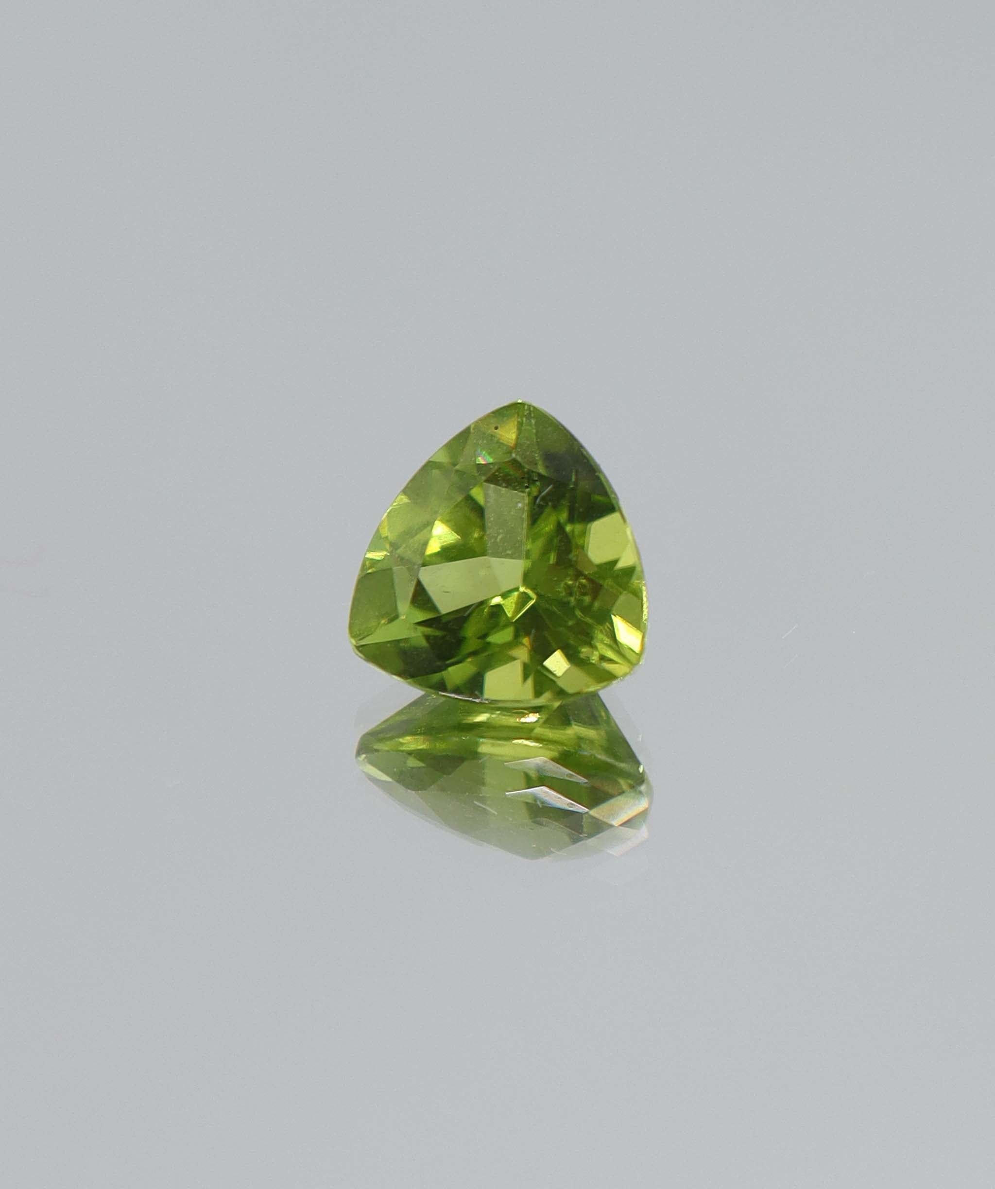 2.60ct Peridot Trillion DXBCS4010