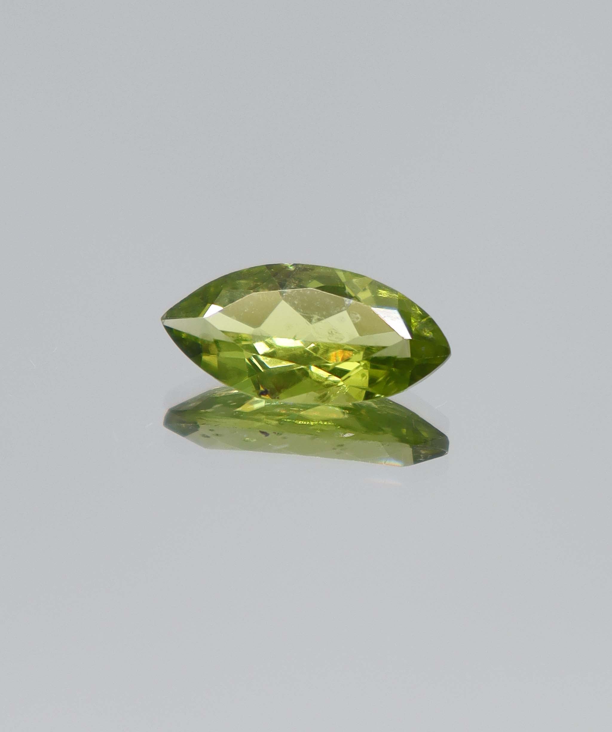 2.56ct Peridot Marquise DXBCS5246