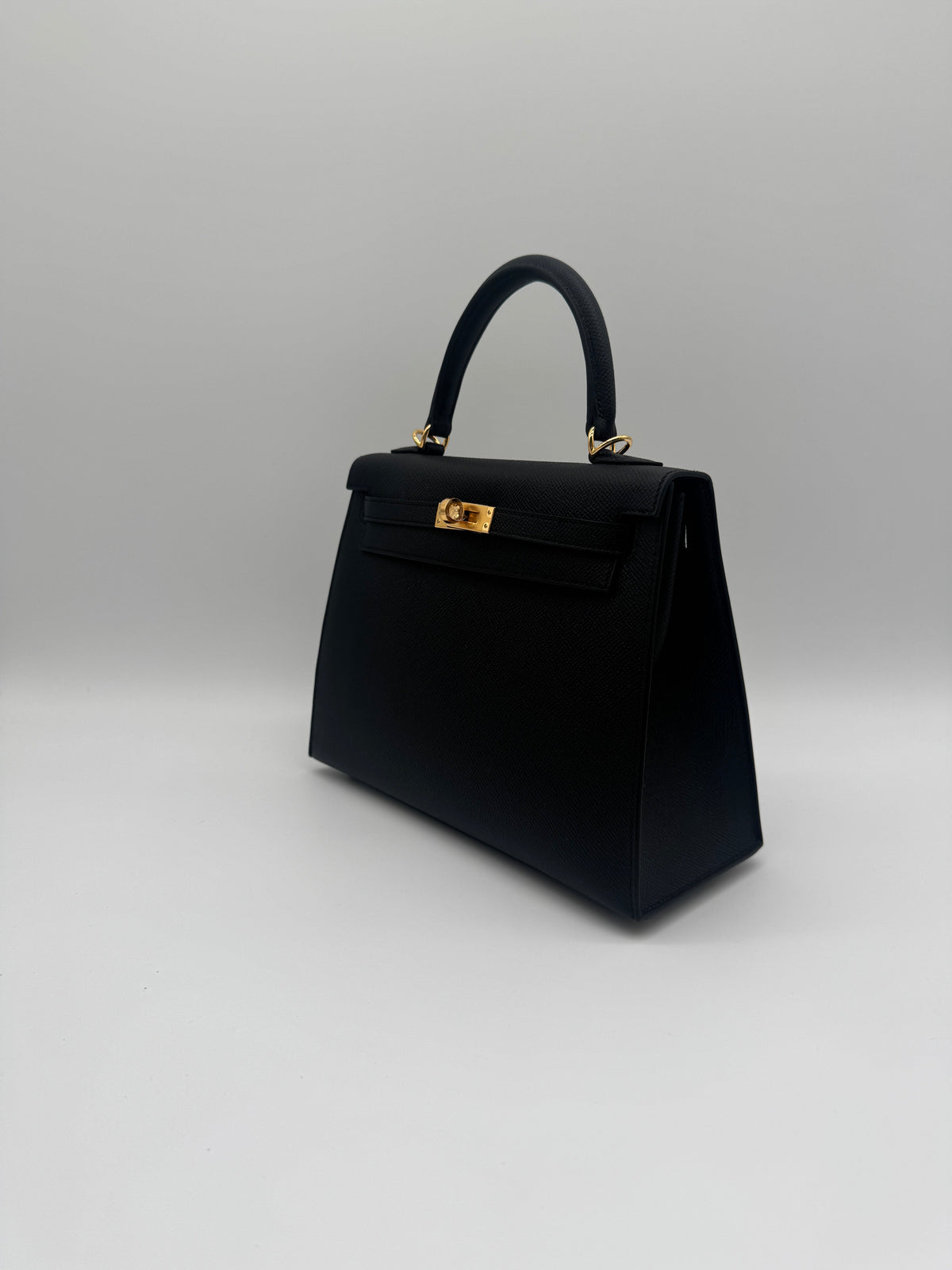 Hermès Kelly 25 Black Epsom Gold Hardware