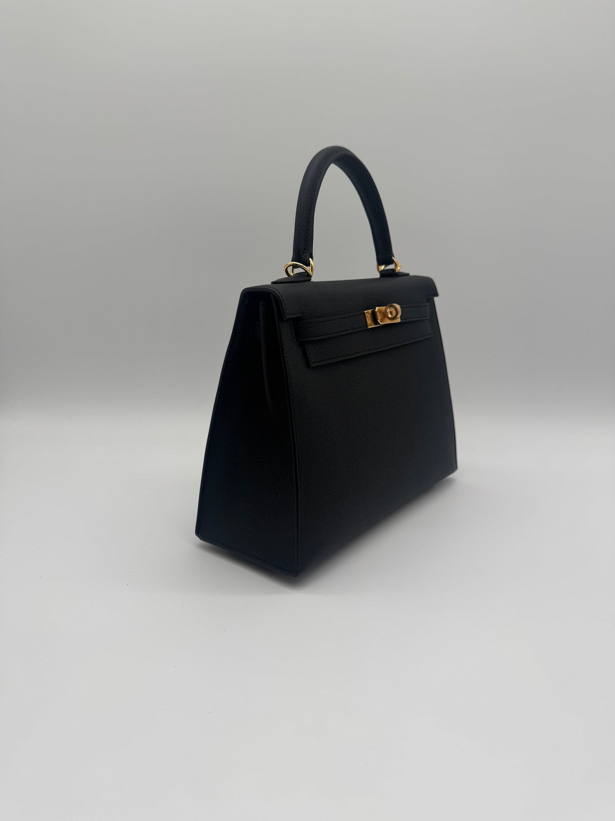 Hermès Kelly 25 Black Epsom Gold Hardware