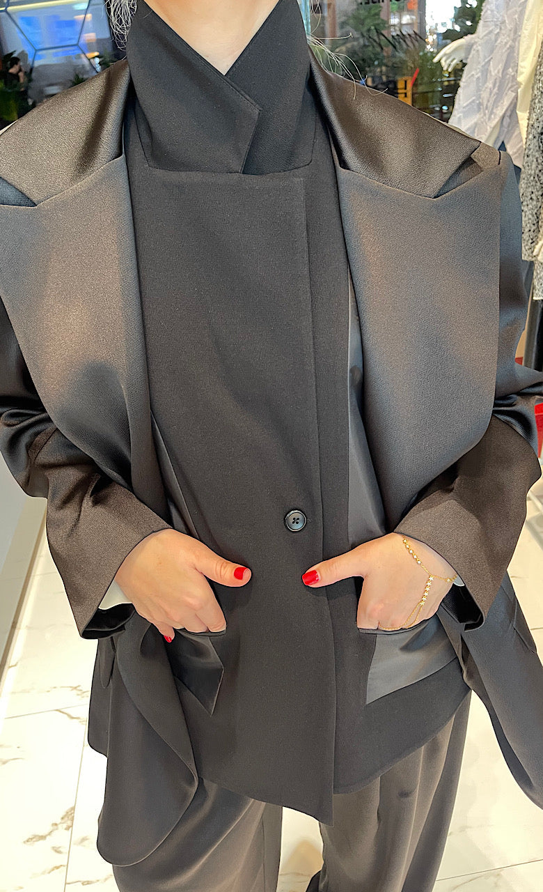 OVERSIZED DOUBLE LAYERED BLAZER "CITLALI" ( السترة)