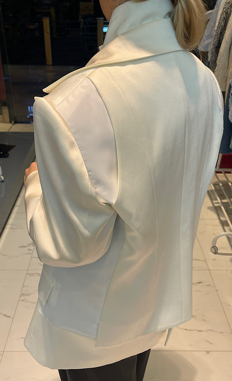 OVERSIZED DOUBLE LAYERED BLAZER "CITLALI" ( السترة)