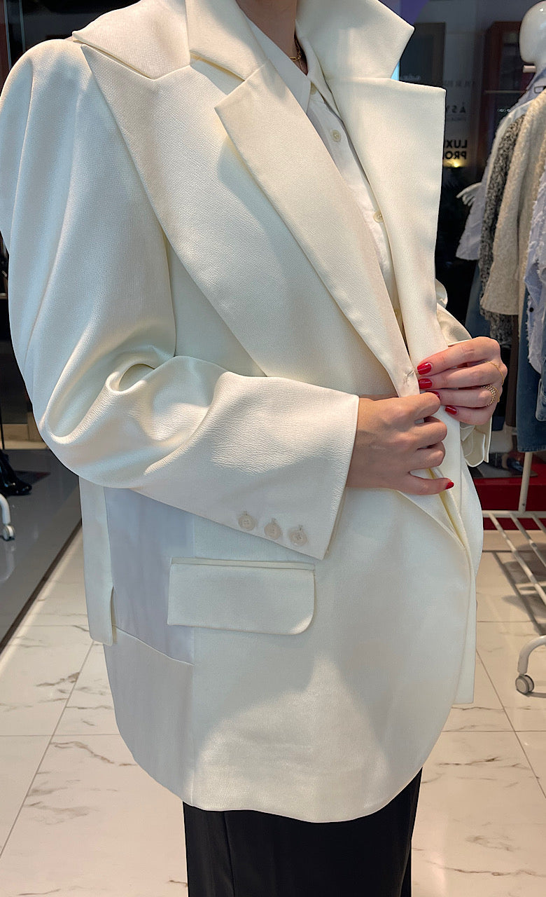 OVERSIZED DOUBLE LAYERED BLAZER "CITLALI" ( السترة)