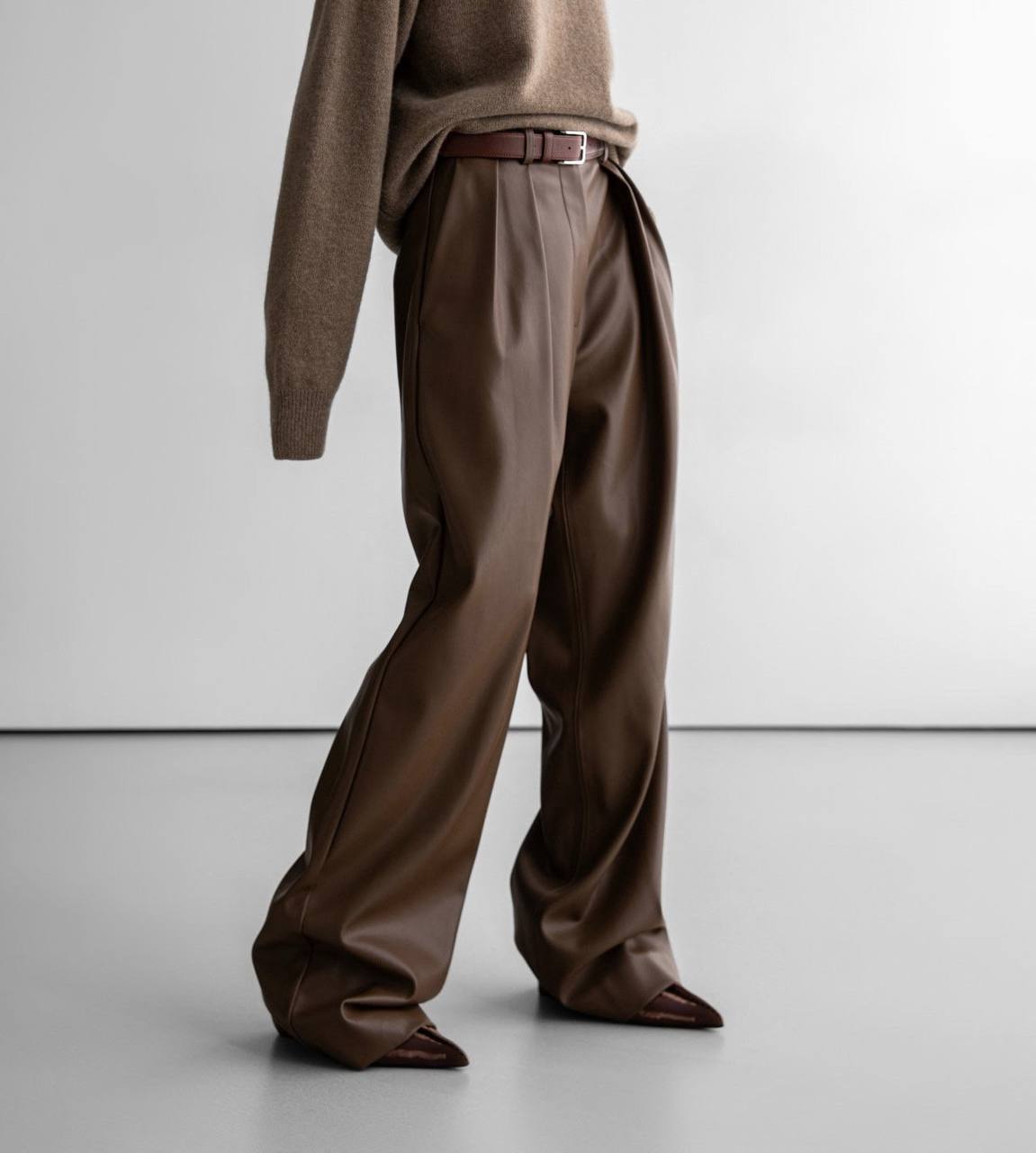 FRONT PLEATED LEATHER TROUSERS (بنطلون)