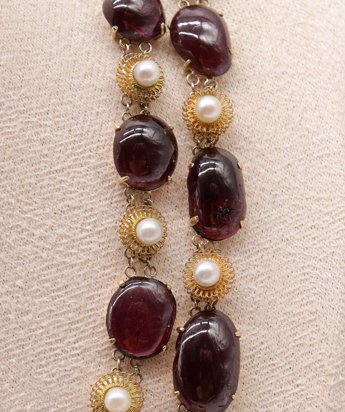 An Antique Garnet and Pearl Necklace WA24120
