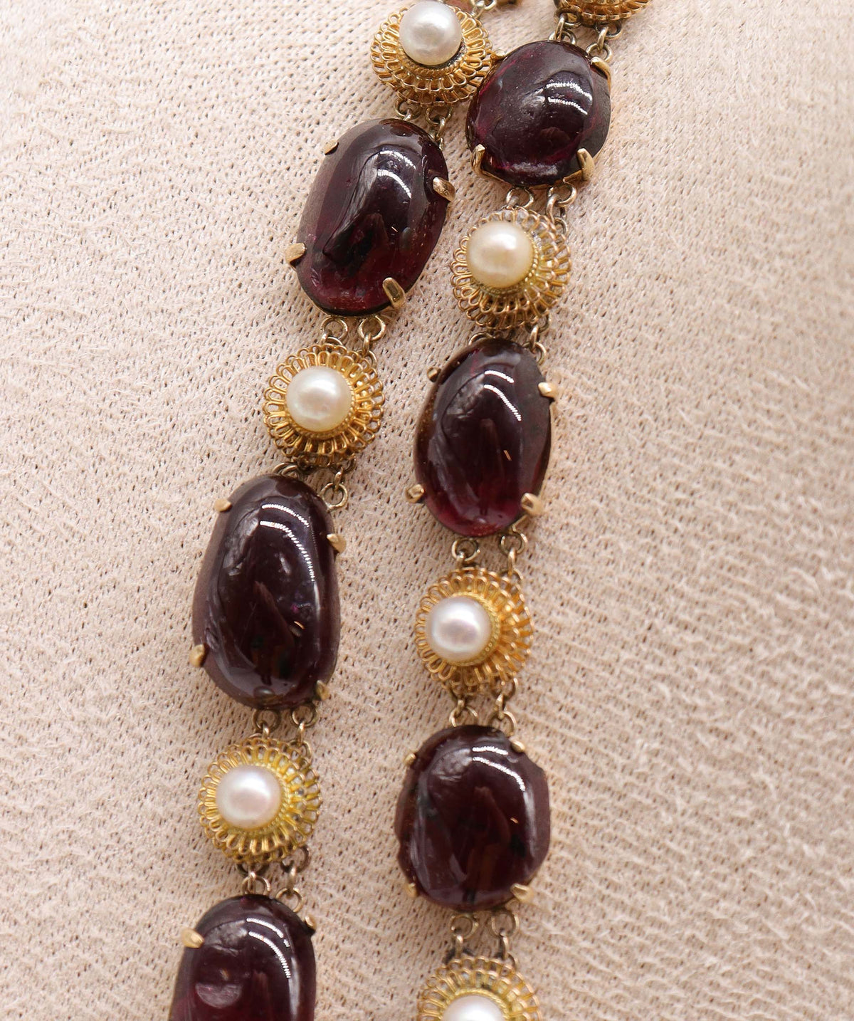 An Antique Garnet and Pearl Necklace WA24120