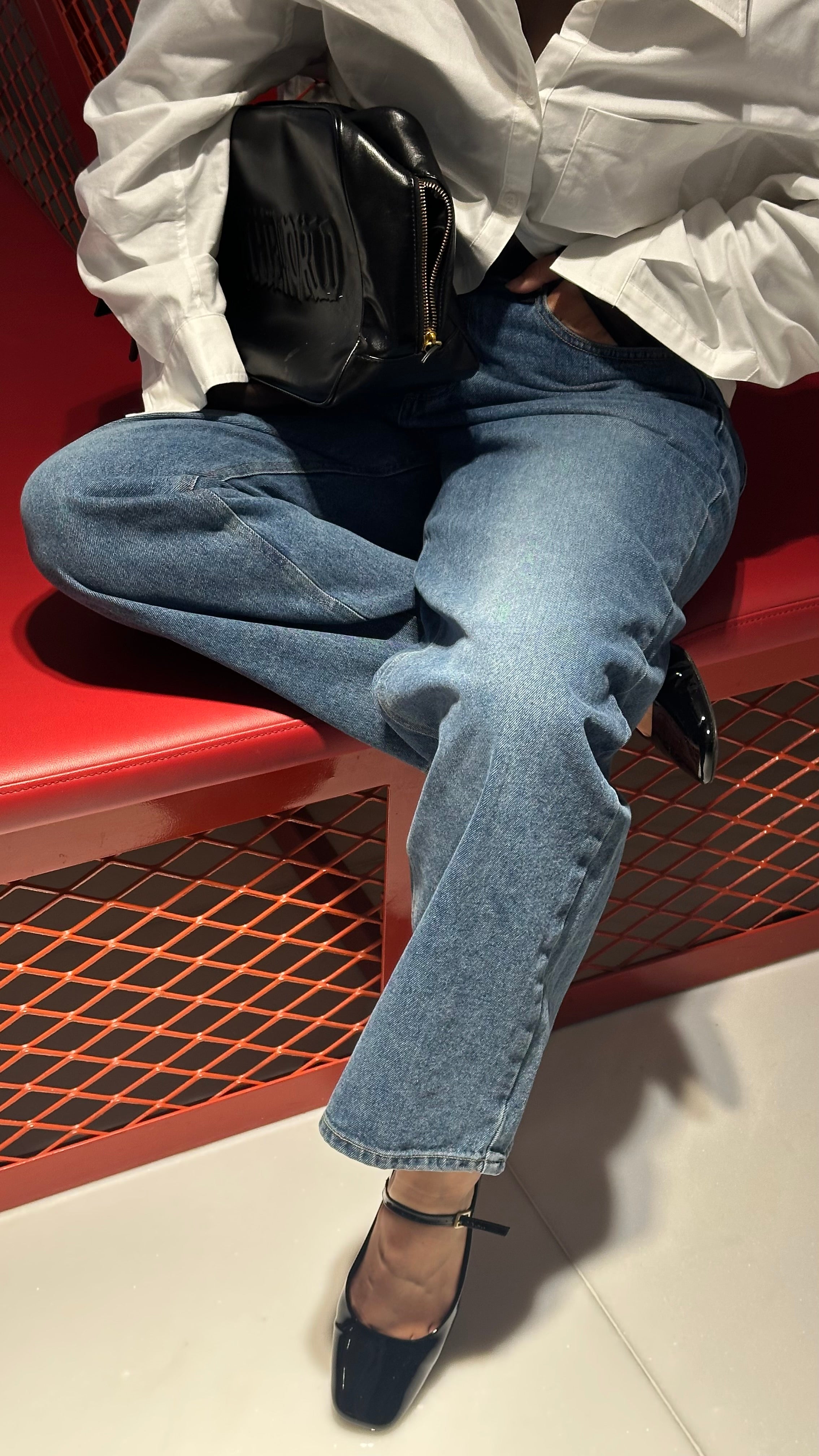 ADJUSTABLE WAISTLINE JEANS