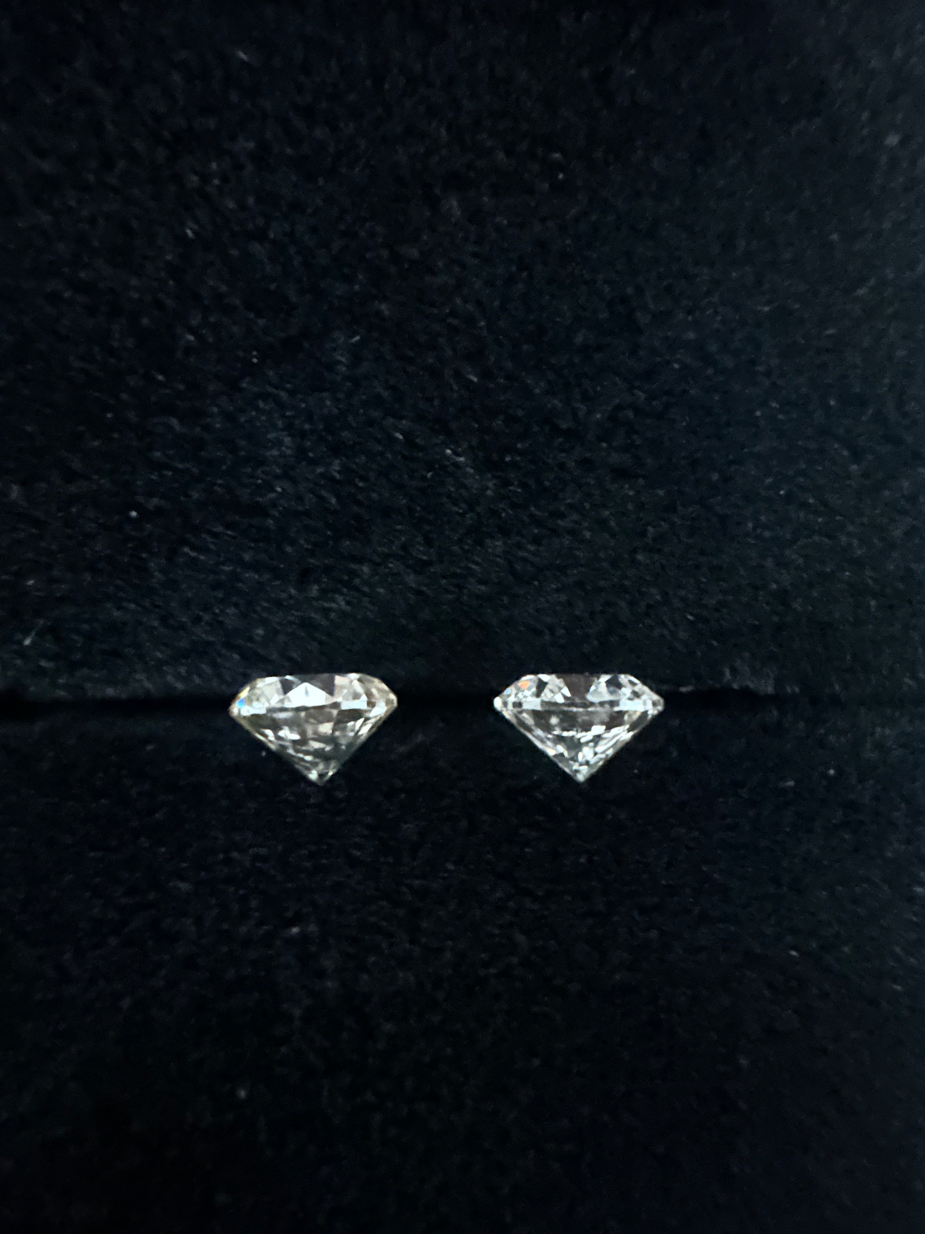 1.05ct PINK WHISPER ROUND DIAMOND PAIR ANC1795