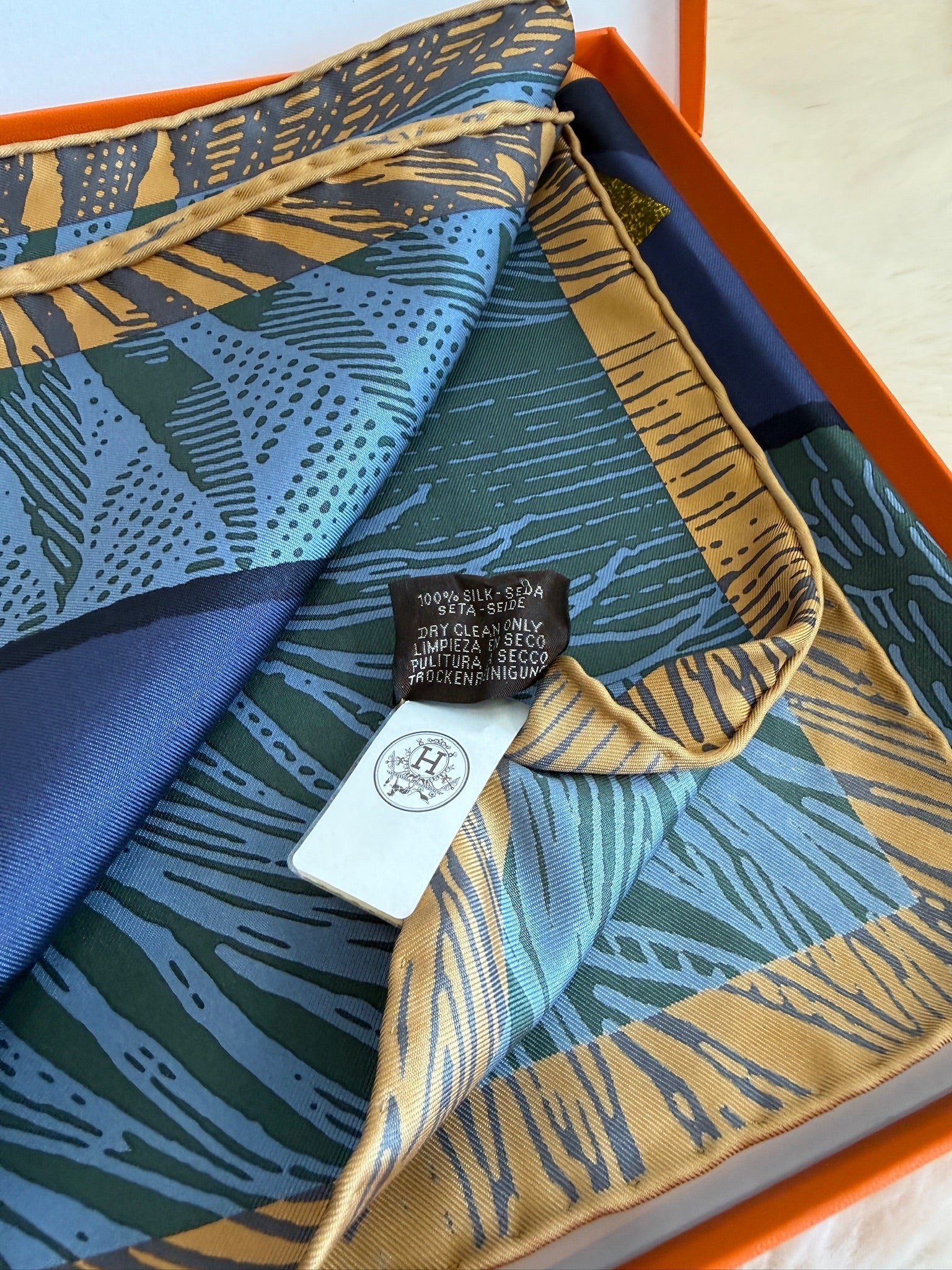 Hermès Carré 90 Silk Scarf-New with box