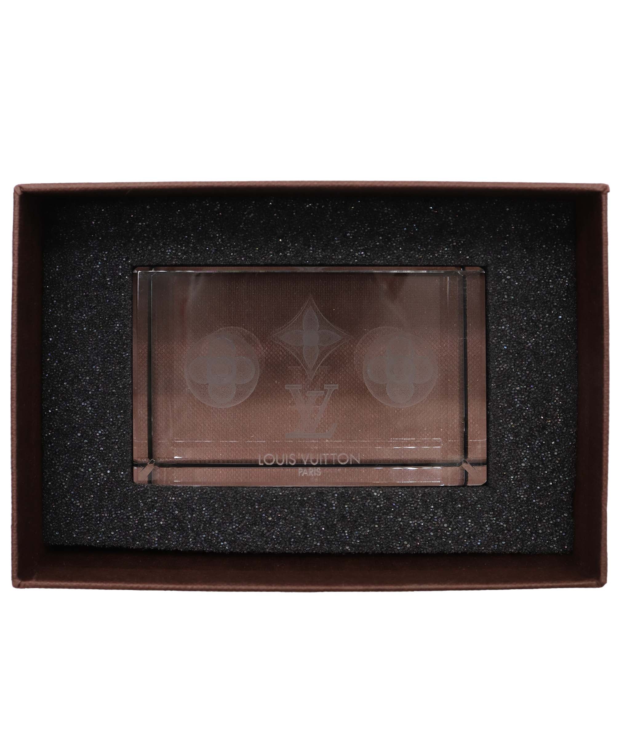 Louis Vuitton Paper weight crystal LV Auth 30801A DXBV0071