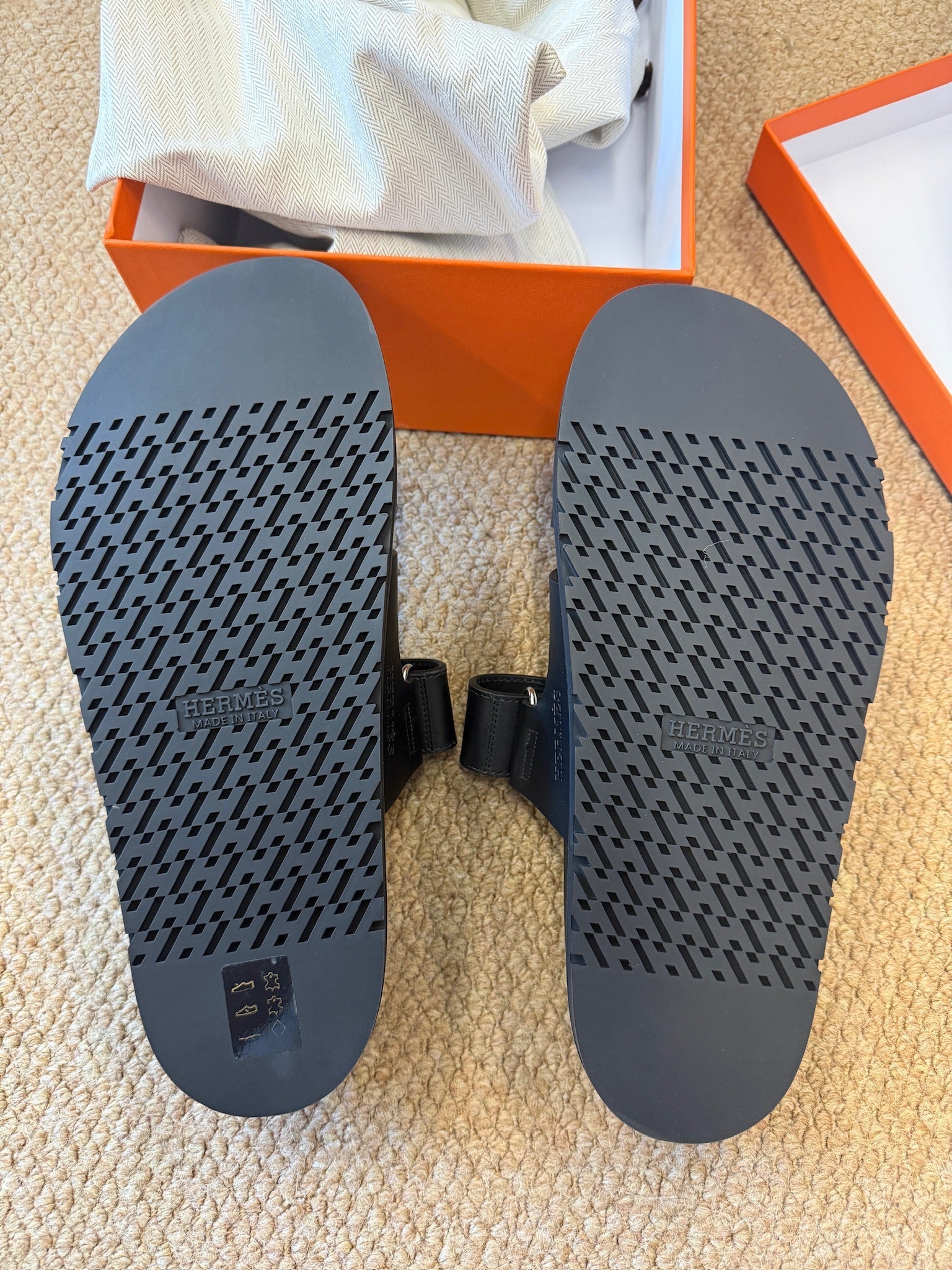 Size 41- Hermès Chypre sandal black