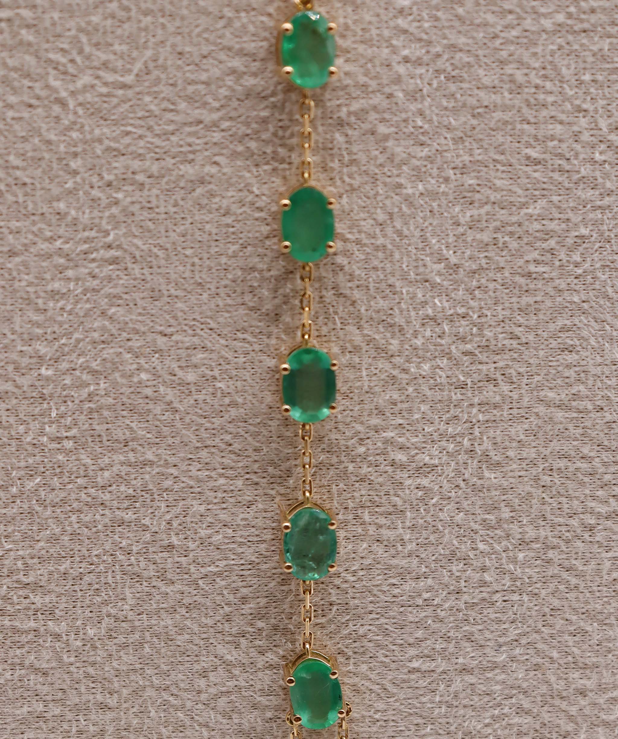 3.91ct Emerald yg Hand Chain With Cert DXBS5677