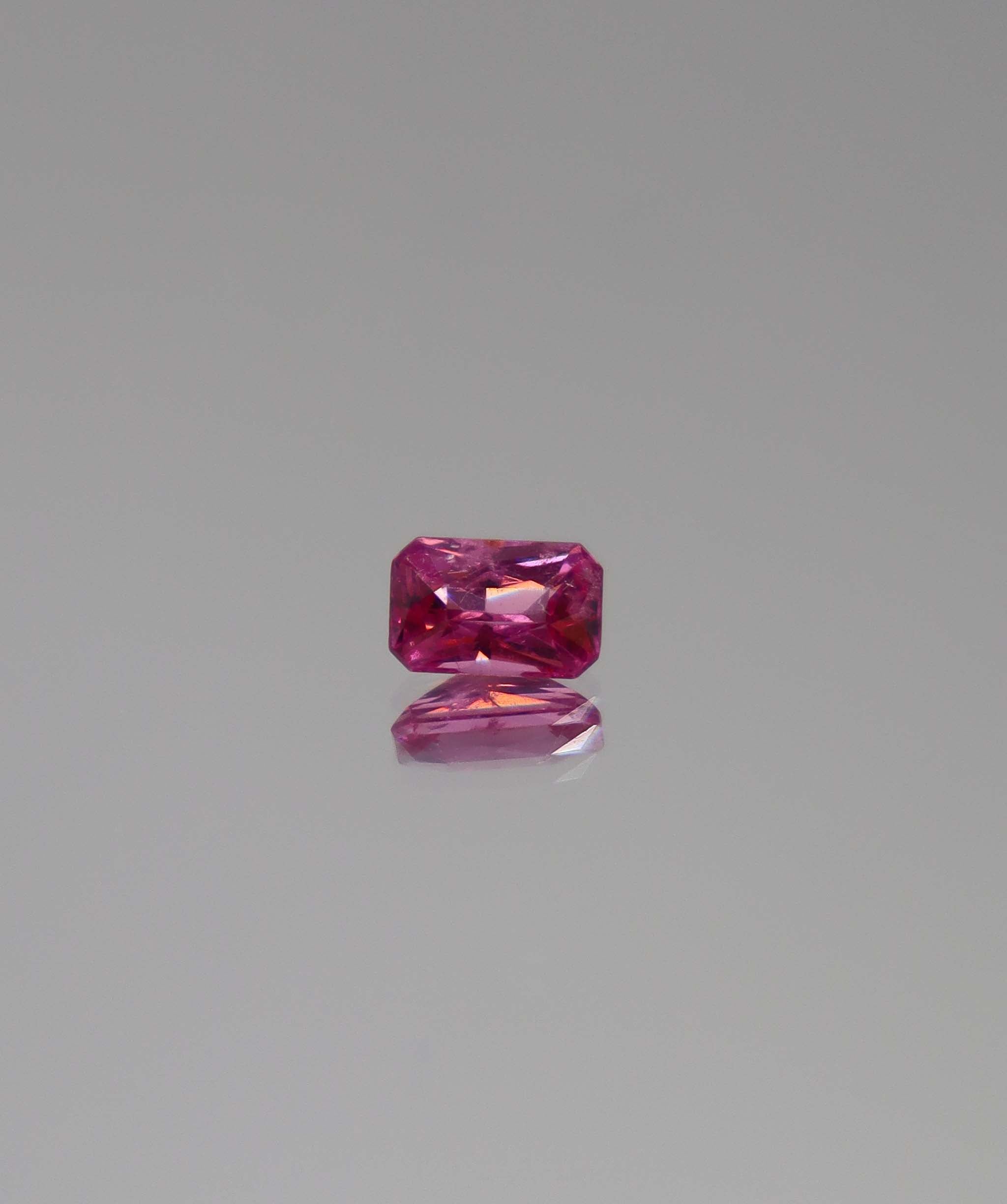 0.8ct Emerald  Mahenge Spinel DXBCS3429