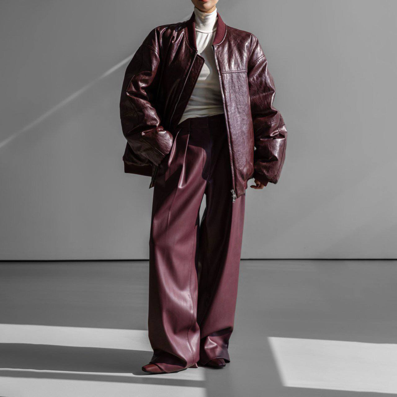 FRONT PLEATED LEATHER TROUSERS (بنطلون)