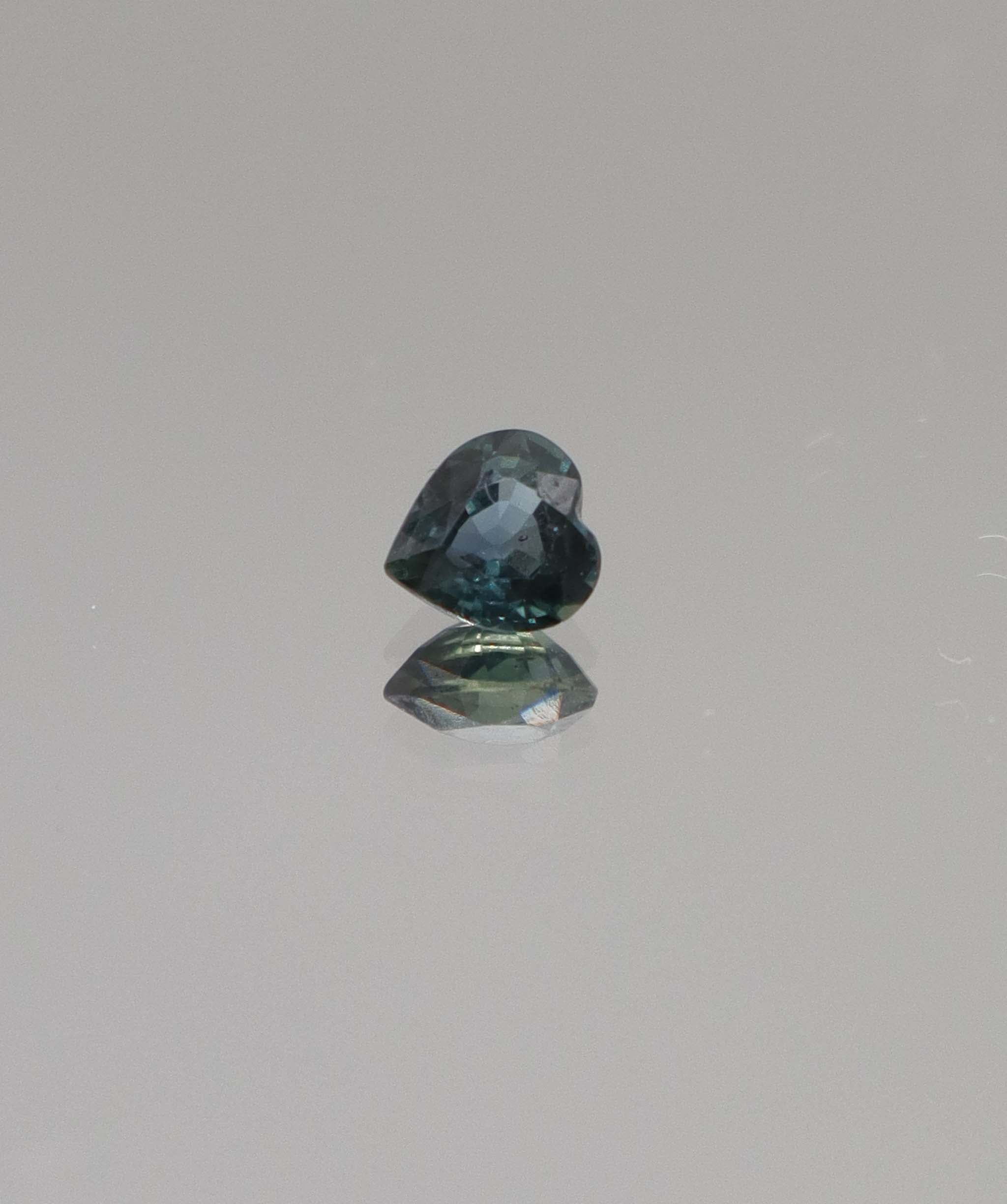 0.58ct Teal Sapphire Heart Unheated 4.5mm-5mm DXBS6619