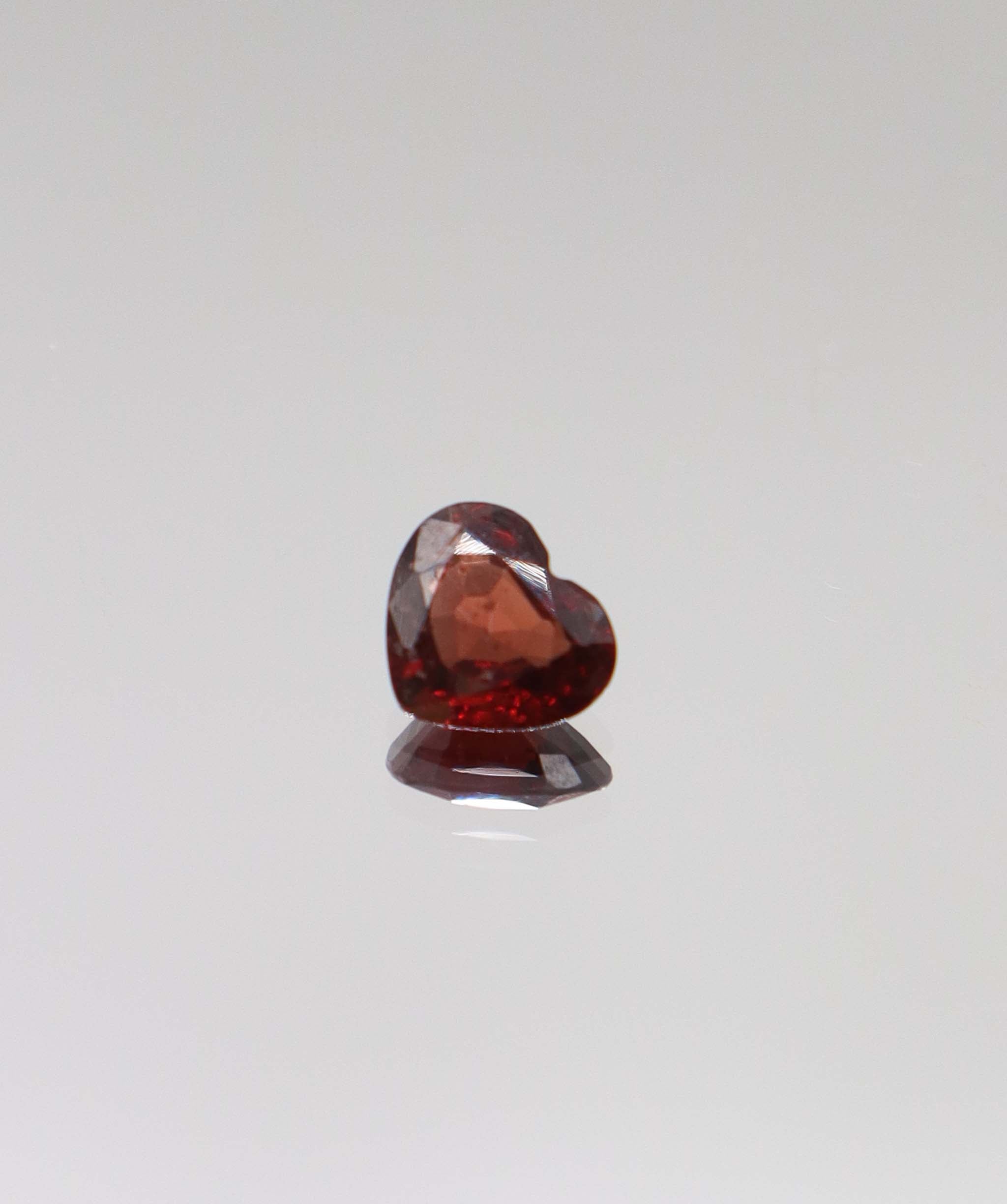 0.95ct Heart Spinel DXBS6643