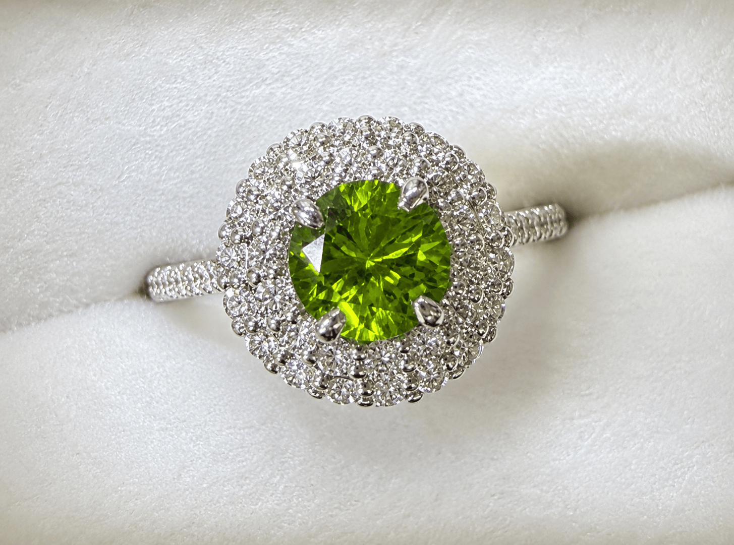 Luxury Promise Demantoid Garnet Diamond Ring in P900 / DG1.07ct / D0.65ct  / J6060 JJC1099